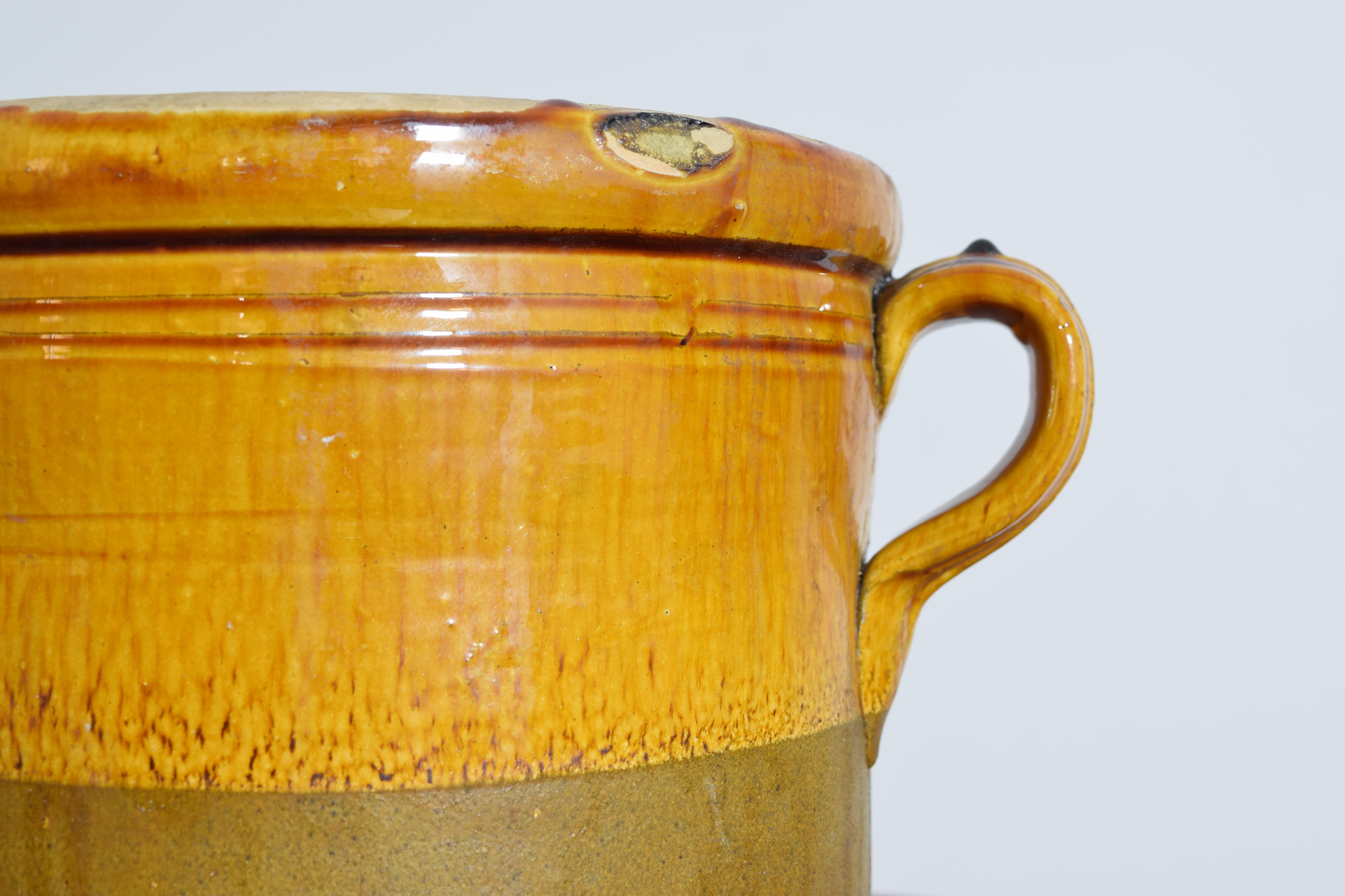 Stile provenzale Pentola per confit in gres smaltato francese con manici, XIX secolo in vendita