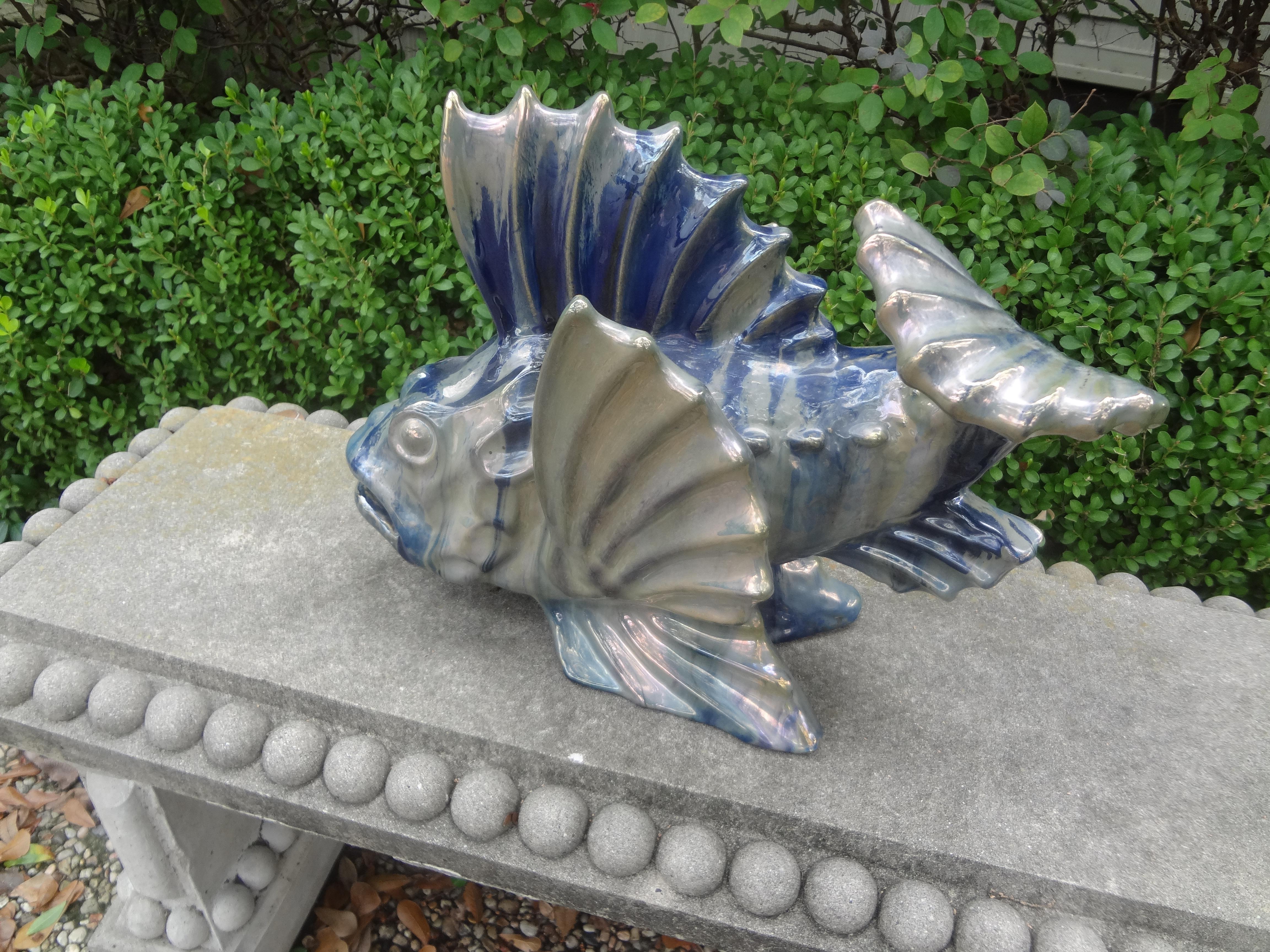 Français Sculpture de poisson en terre cuite émaillée française en vente