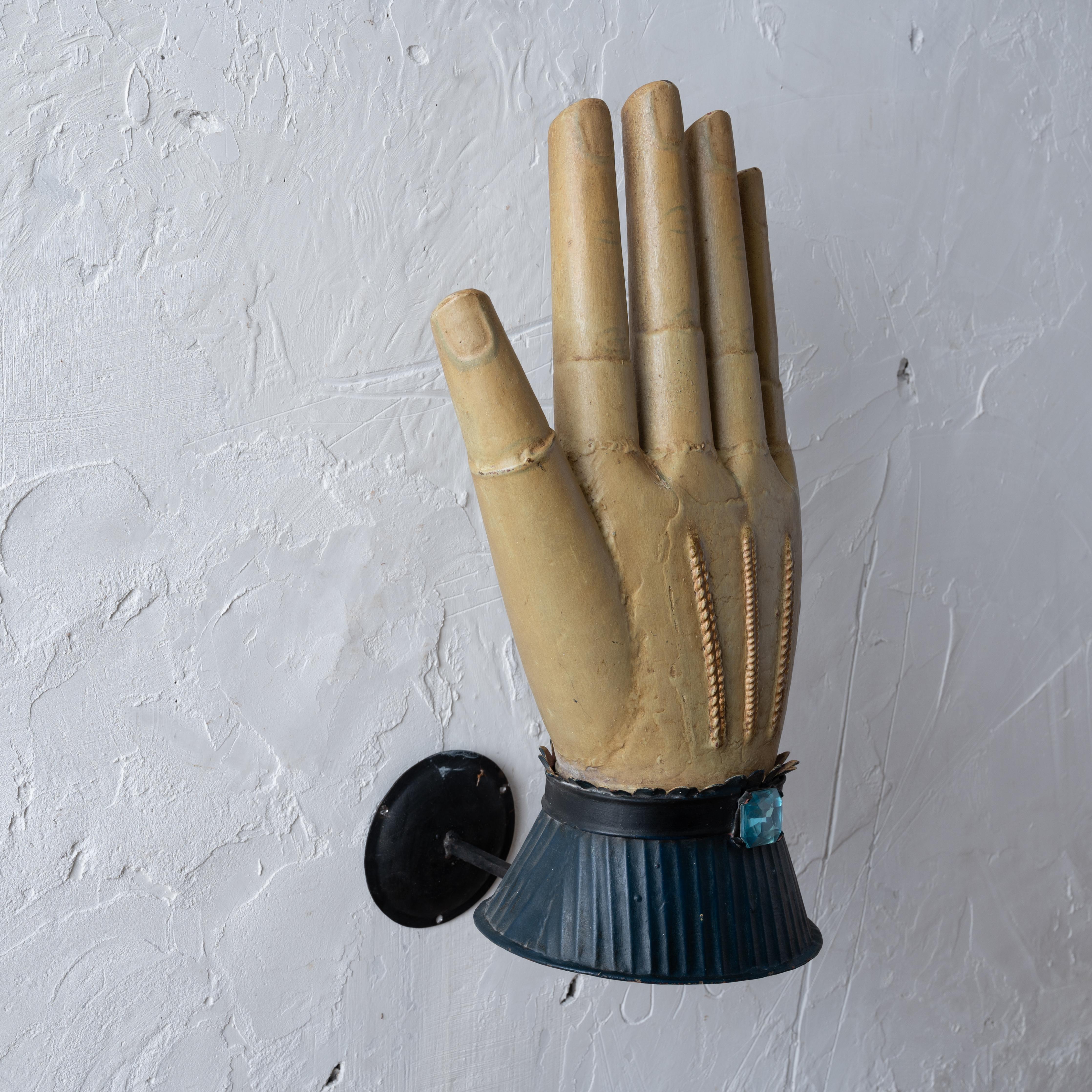 Signature d'un fabricant français de gants, vers 1940 en vente 4