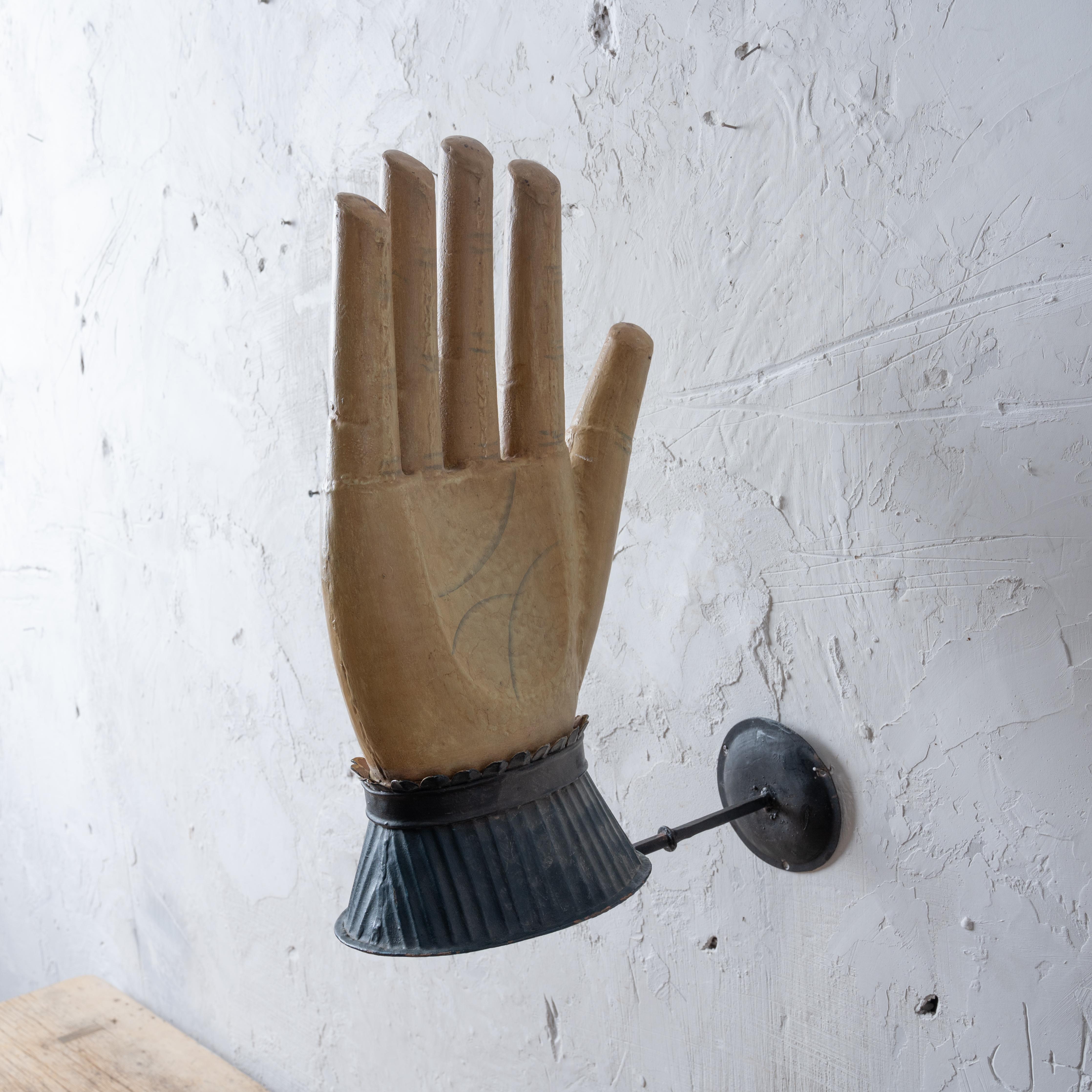 Milieu du XXe siècle Signature d'un fabricant français de gants, vers 1940 en vente
