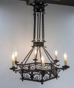 Lustre français Gloves & Crests suspendu au plafond en fer forgé lustré vers 1900