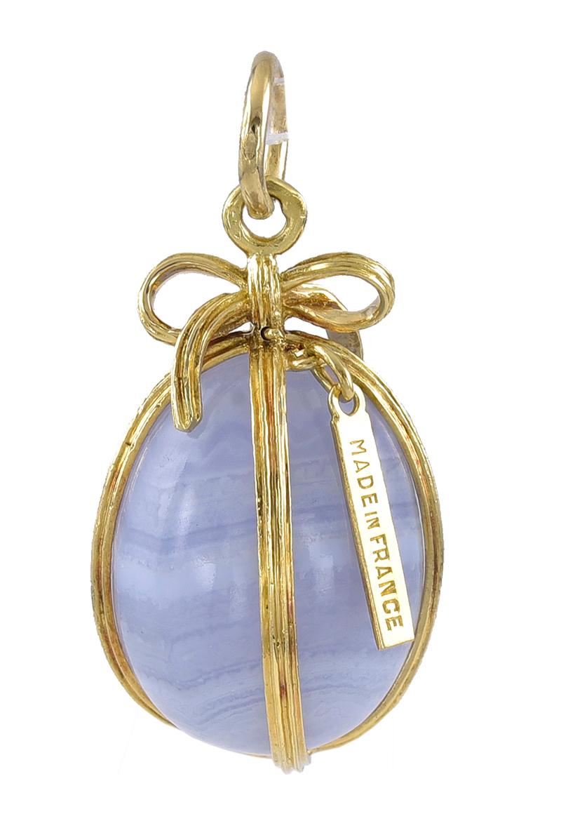 French Gold and Agate Egg Pendant In Excellent Condition In New York, NY