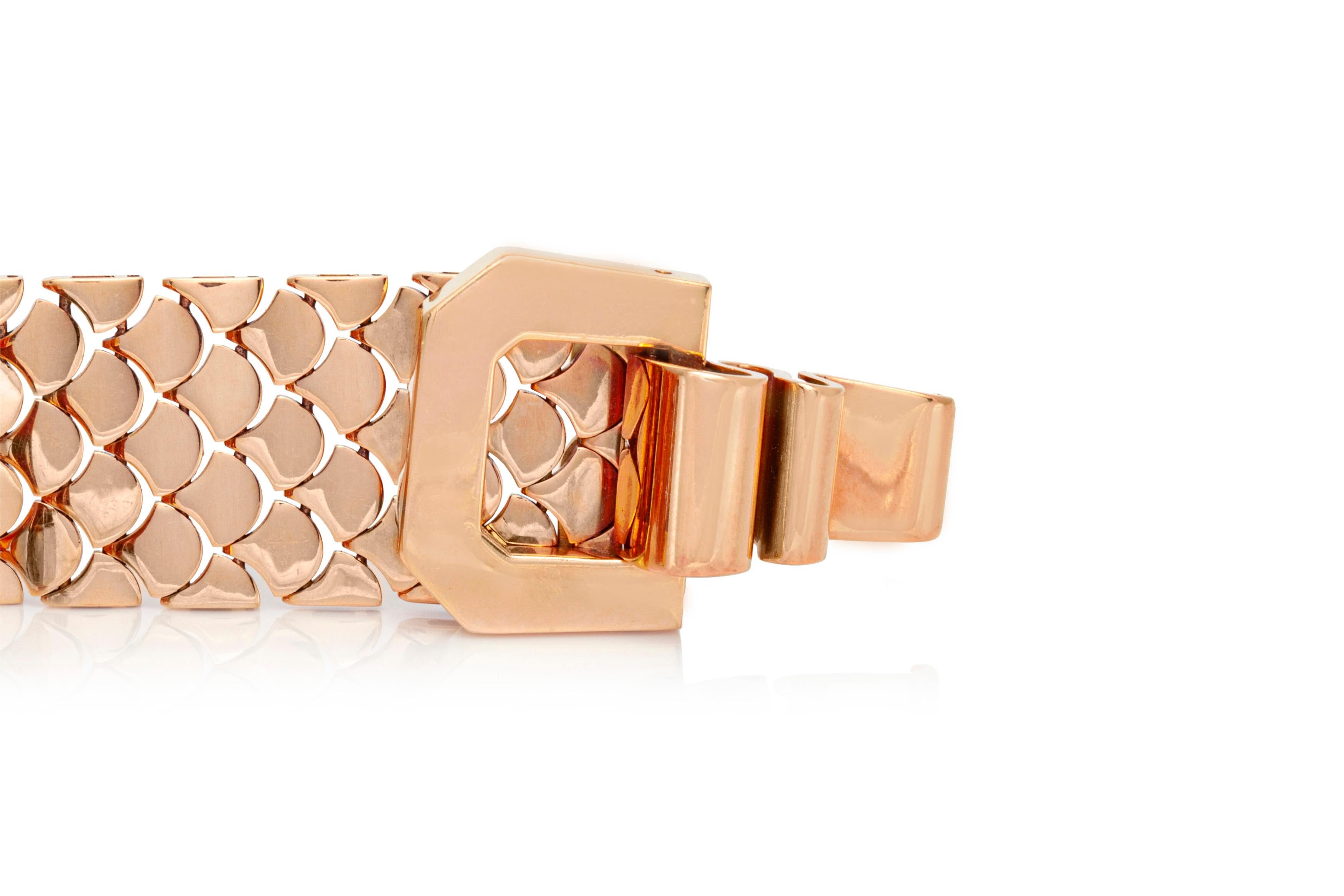 French bracelet, finely crafted in 18k yellow gold weighing 70.7 DWT.