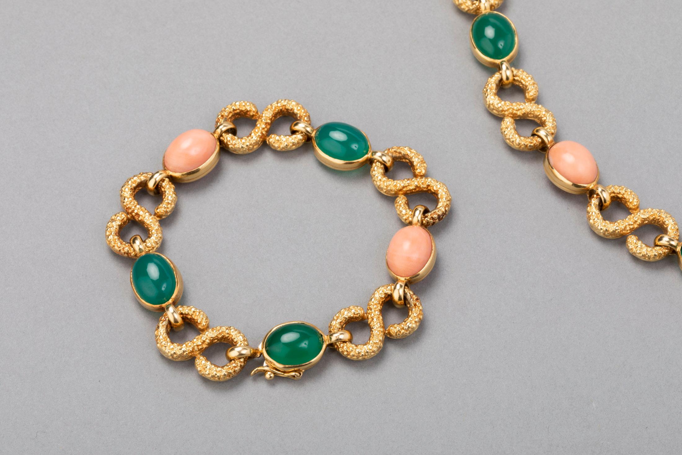 French Gold Coral and Agate Necklace and Bracelet Set In Good Condition In Saint-Ouen, FR