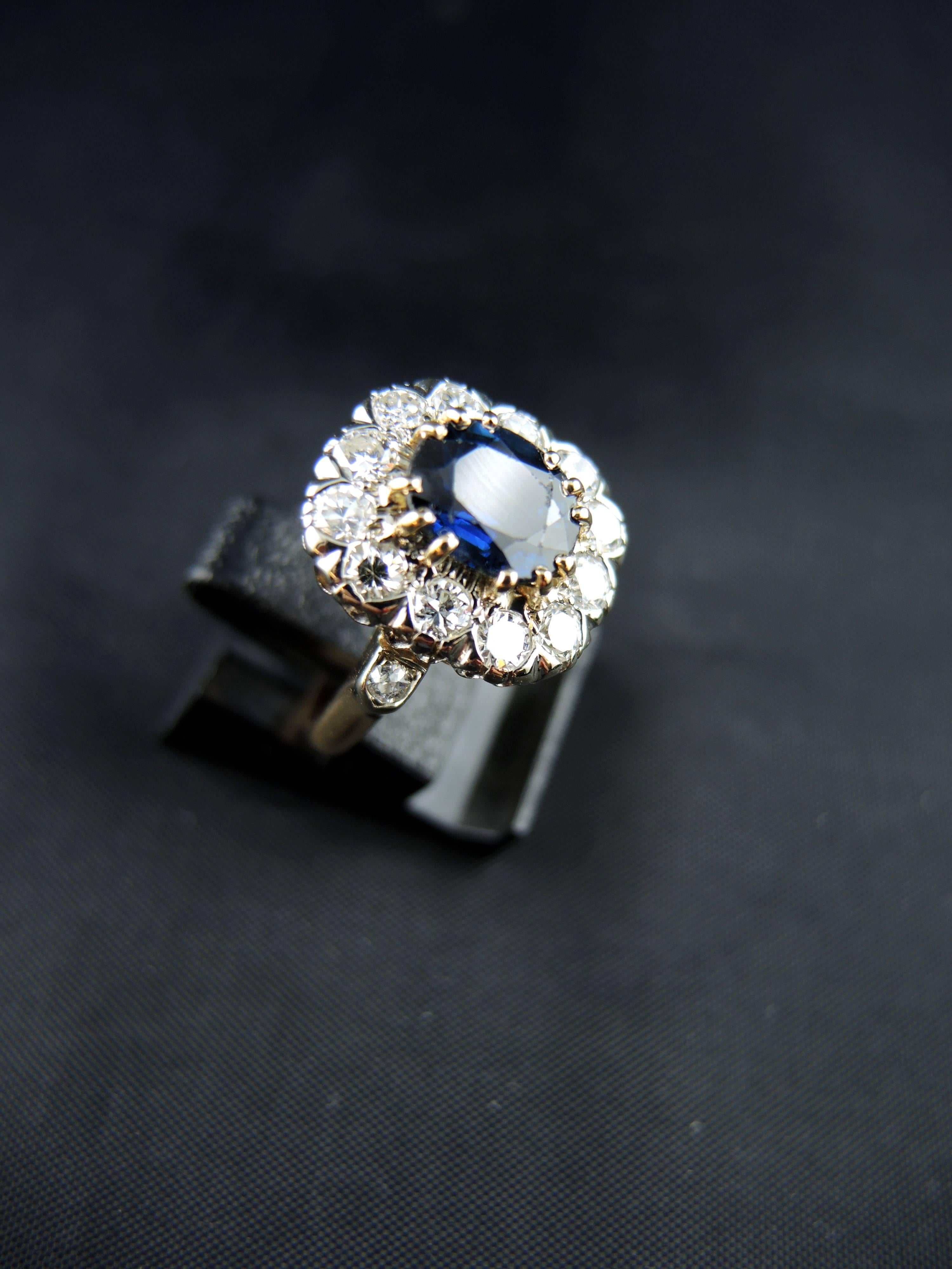French Gold Engagement Cluster Ring with Sapphire and Diamonds, circa 1980 For Sale 1