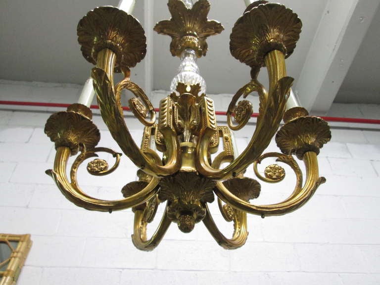 Sechsarmiger Kronleuchter aus Gold und vergoldeter Bronze (Französisch) im Angebot