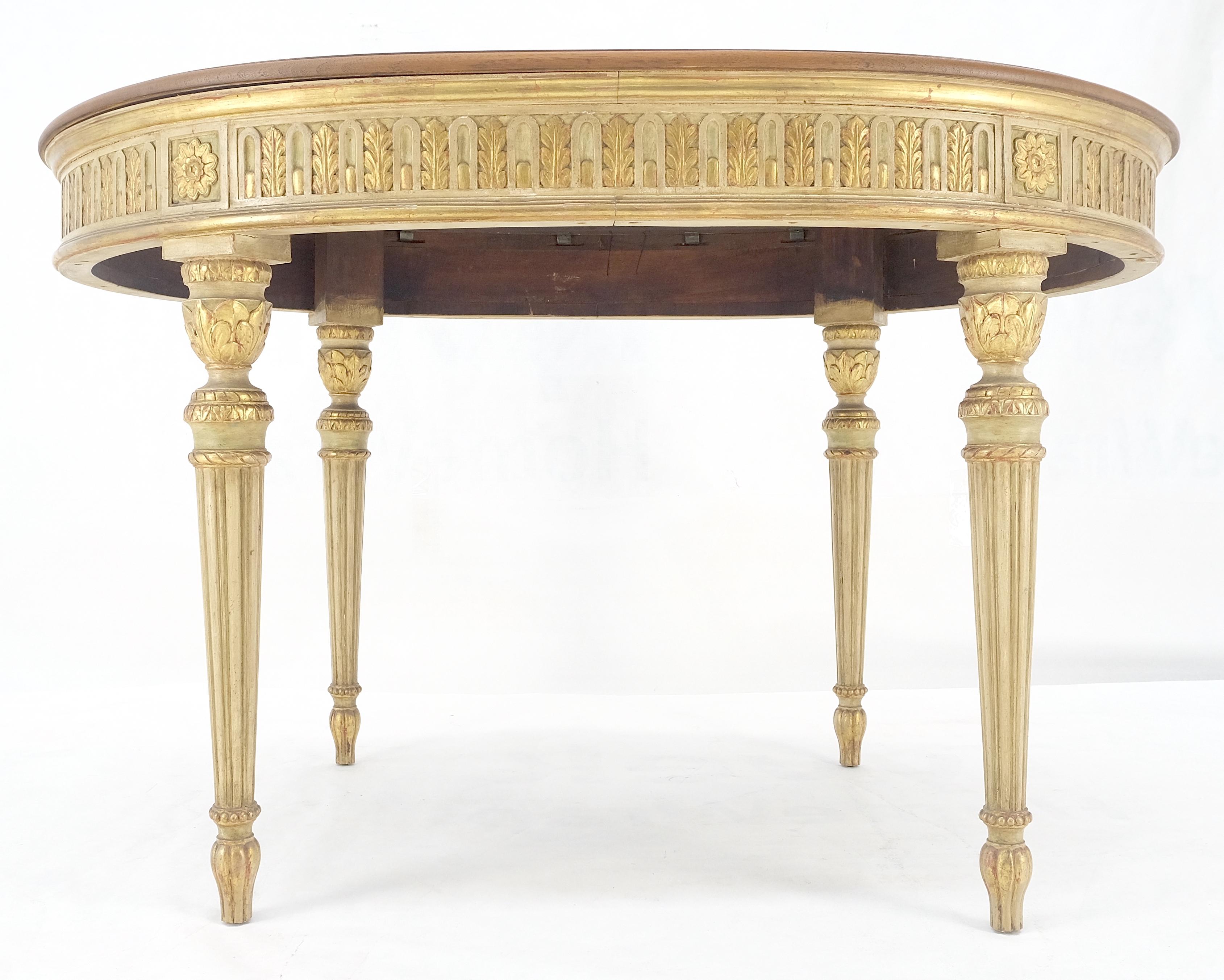 Noyer Table de salle à manger à plateau ovale en noyer, dorée et sculptée à la main, 48