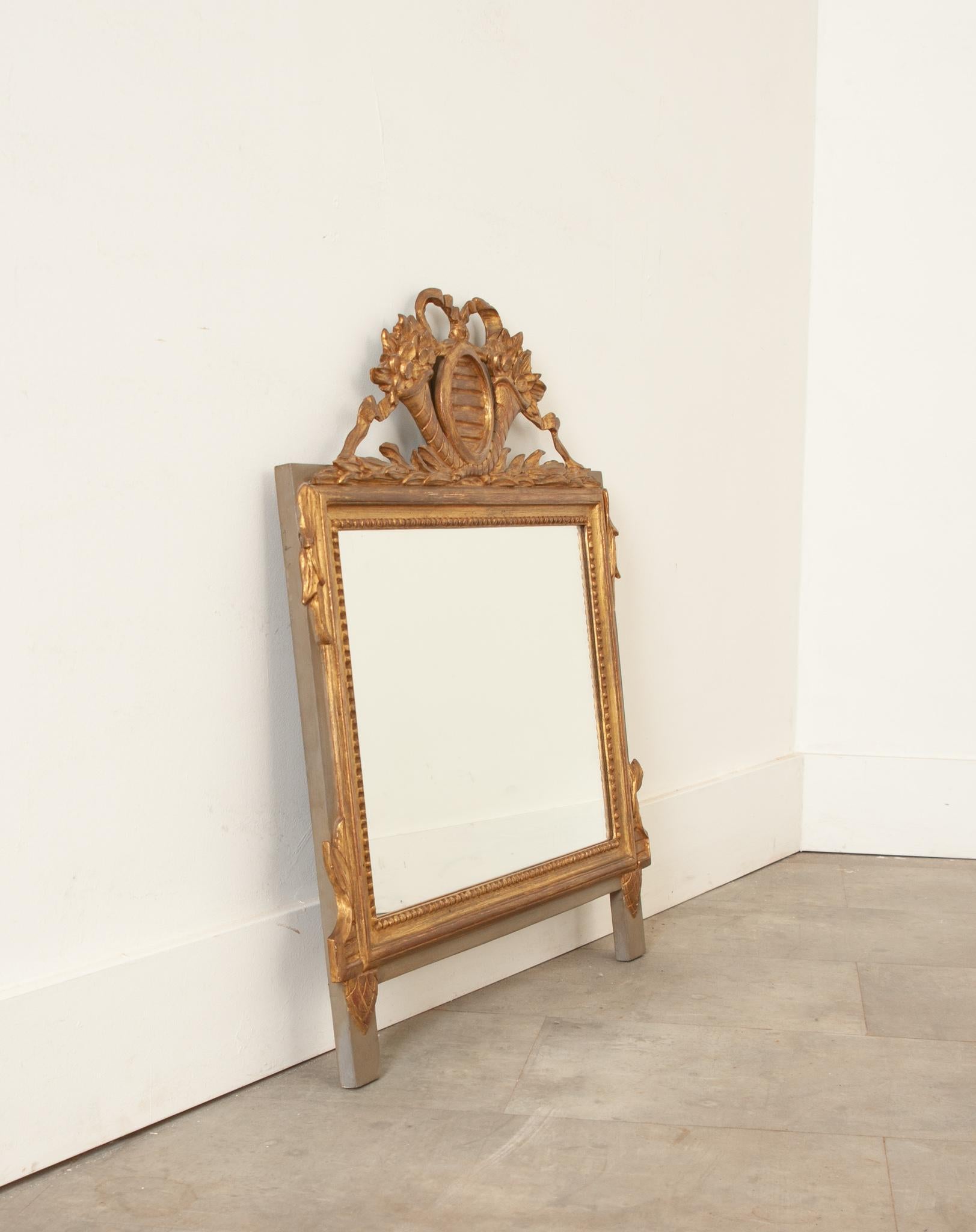 Vergoldeter Spiegel im Louis-XVI.-Stil im Zustand „Gut“ im Angebot in Baton Rouge, LA