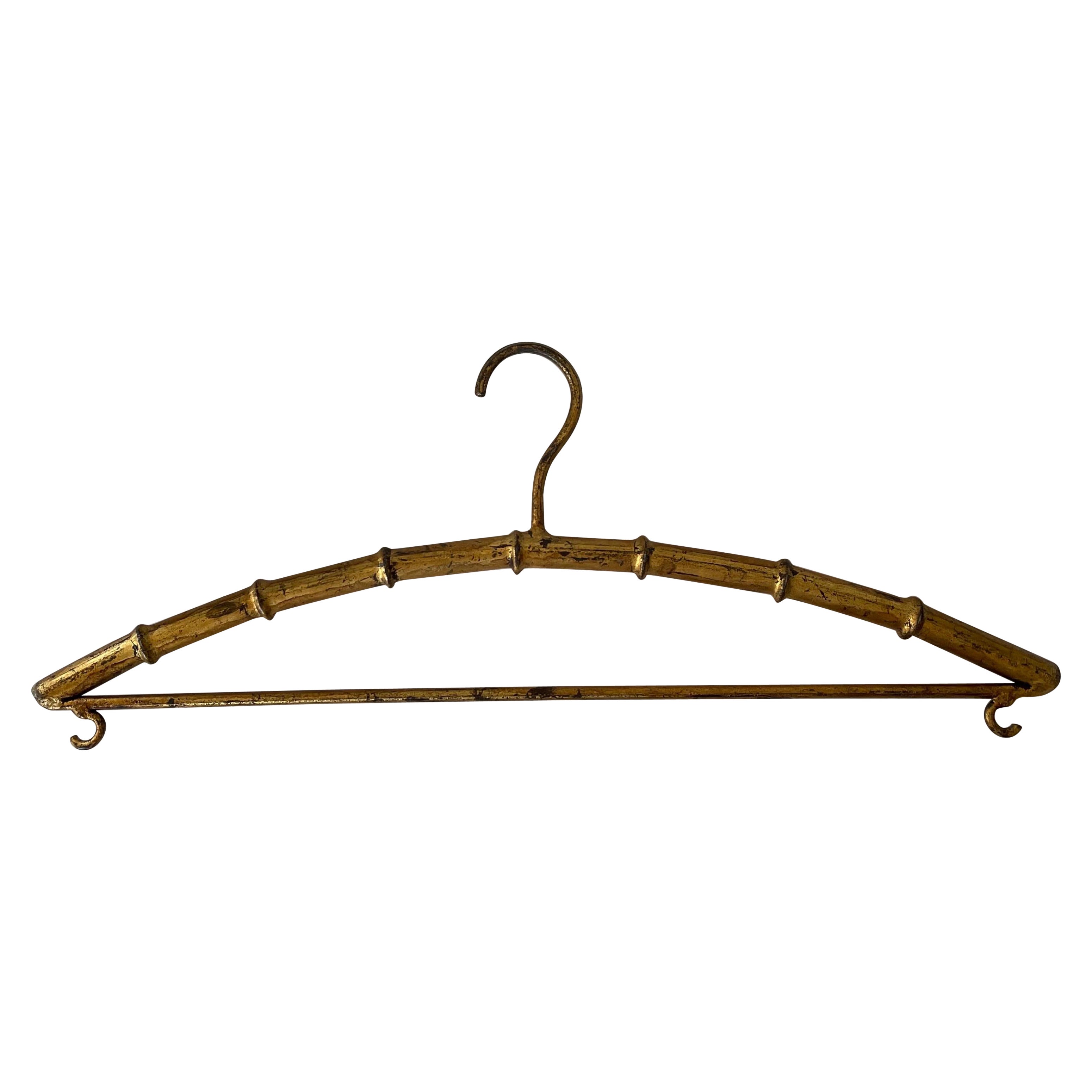 Percha de bambú de metal dorado francés en venta