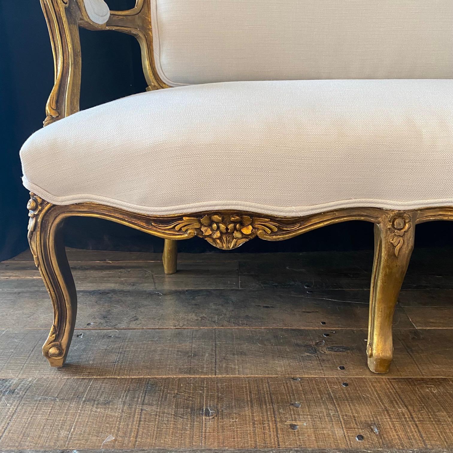 French Gold Giltwood Louis XV Sofa, Loveseat or Settee Newly Reupholstered  In Good Condition For Sale In Hopewell, NJ