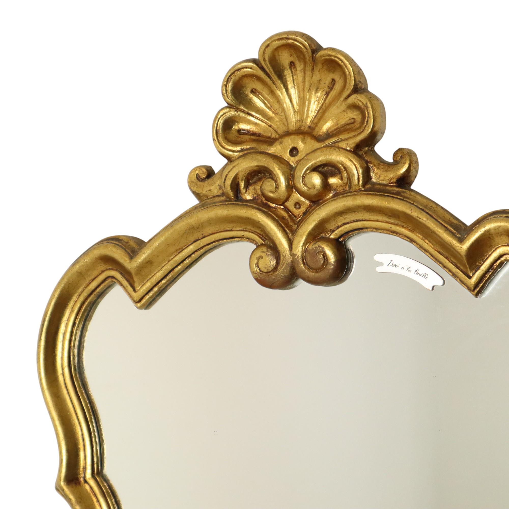 Espejo francés dorado en pan de oro estilo barroco Espejo con cresta años sesenta 66cm Barroco en venta