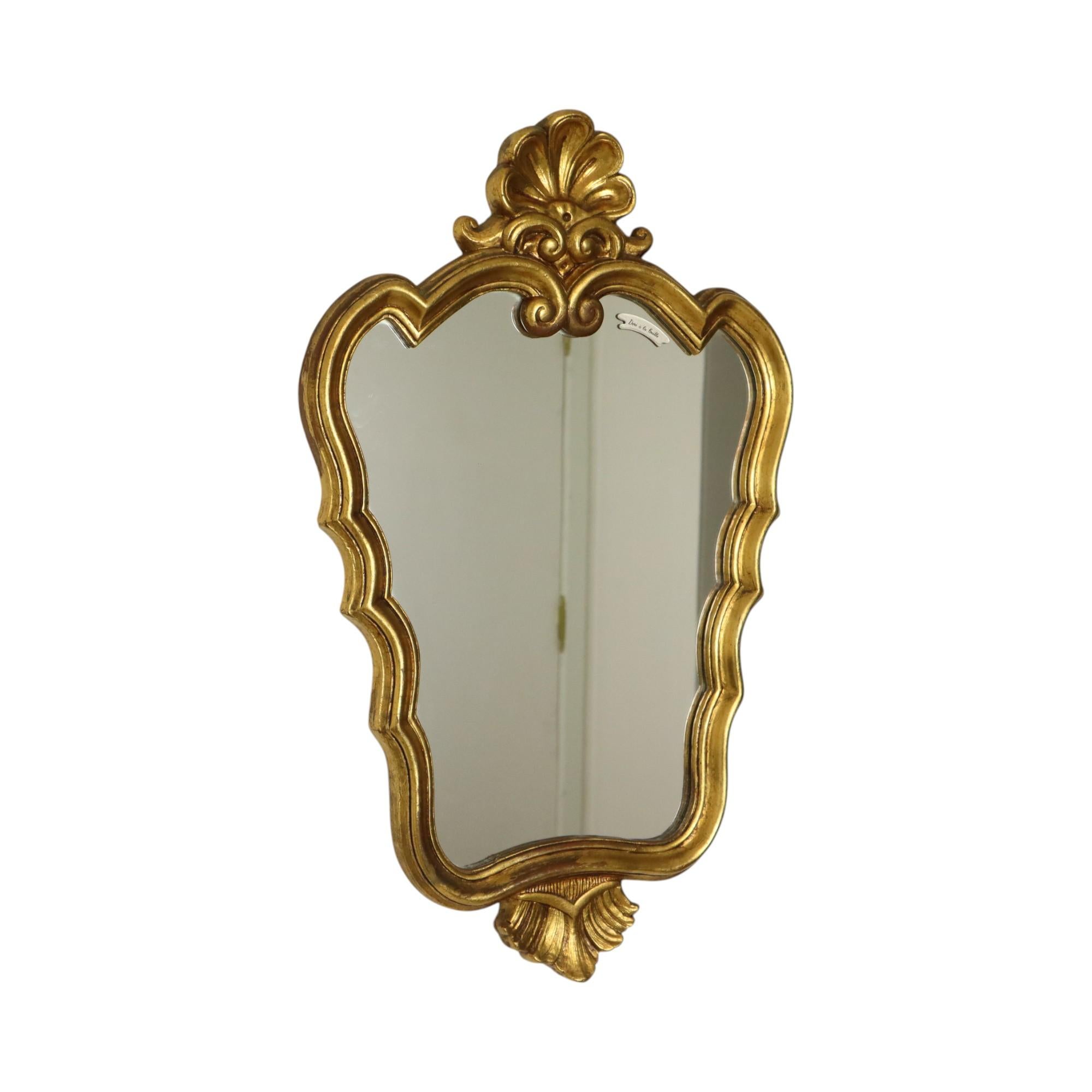 Espejo francés dorado en pan de oro estilo barroco Espejo con cresta años sesenta 66cm en venta 2