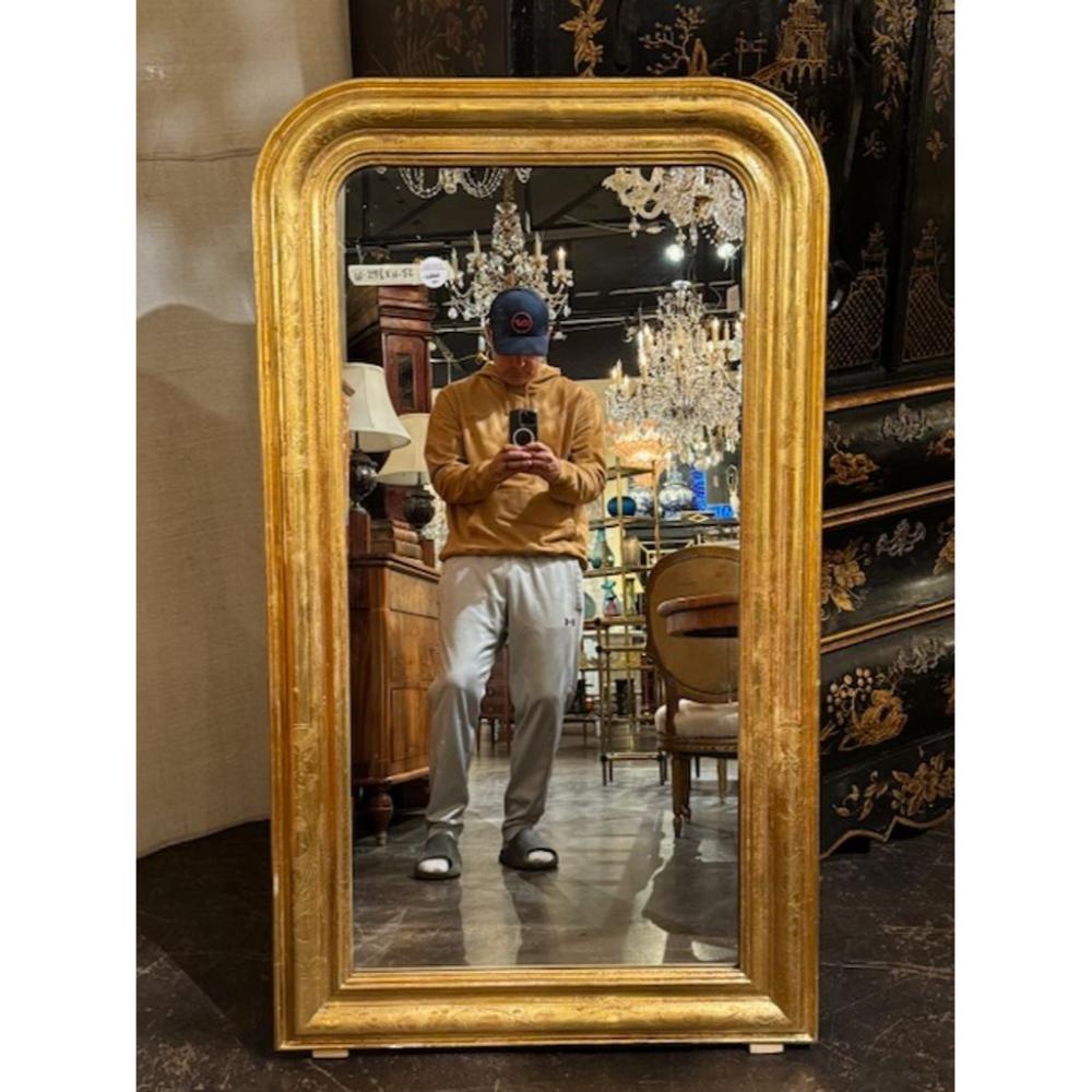 Bellissimi specchi Louis Philippe in foglia d'oro con motivo floreale. Crea un look classico e delizioso. Nota: il prezzo indicato è per un esemplare.
20.5 x 52