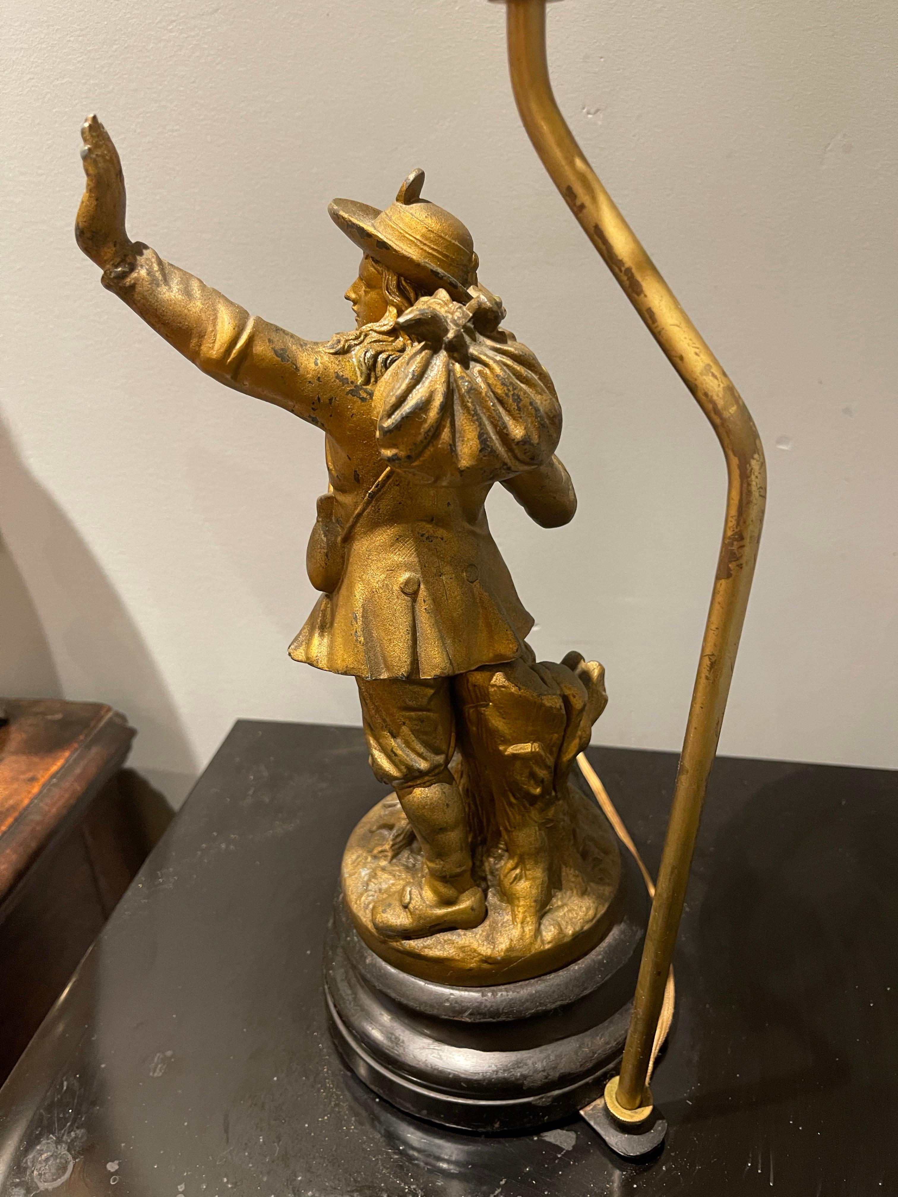 Figura di uomo in partenza in metallo dorato francese 
