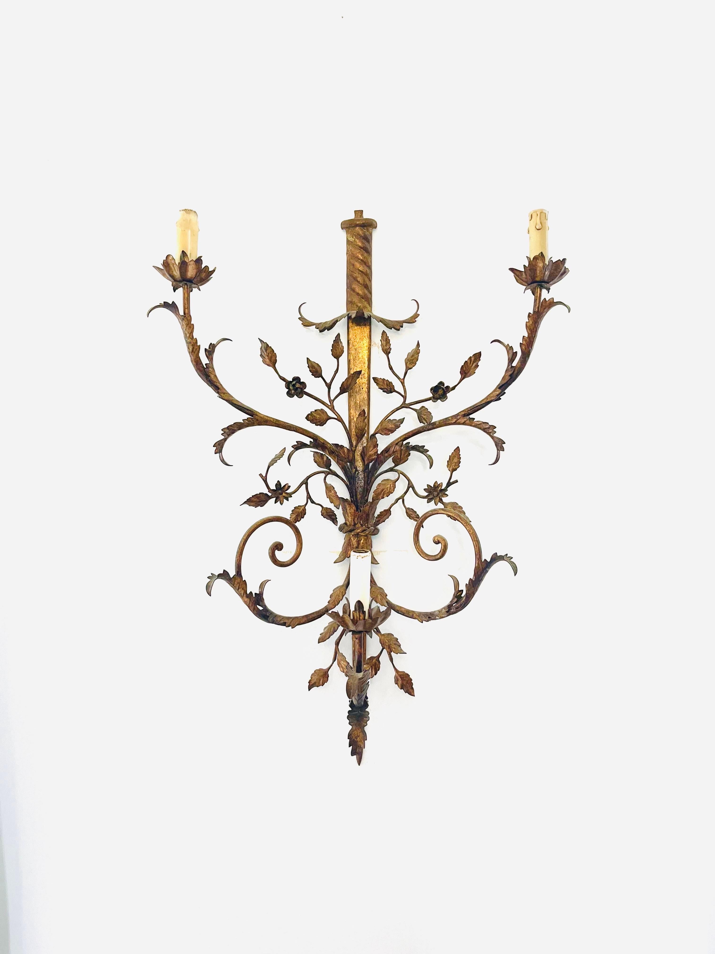 French Gold metal Wall Light in the Style of Baguès - 1940 France For Sale 6