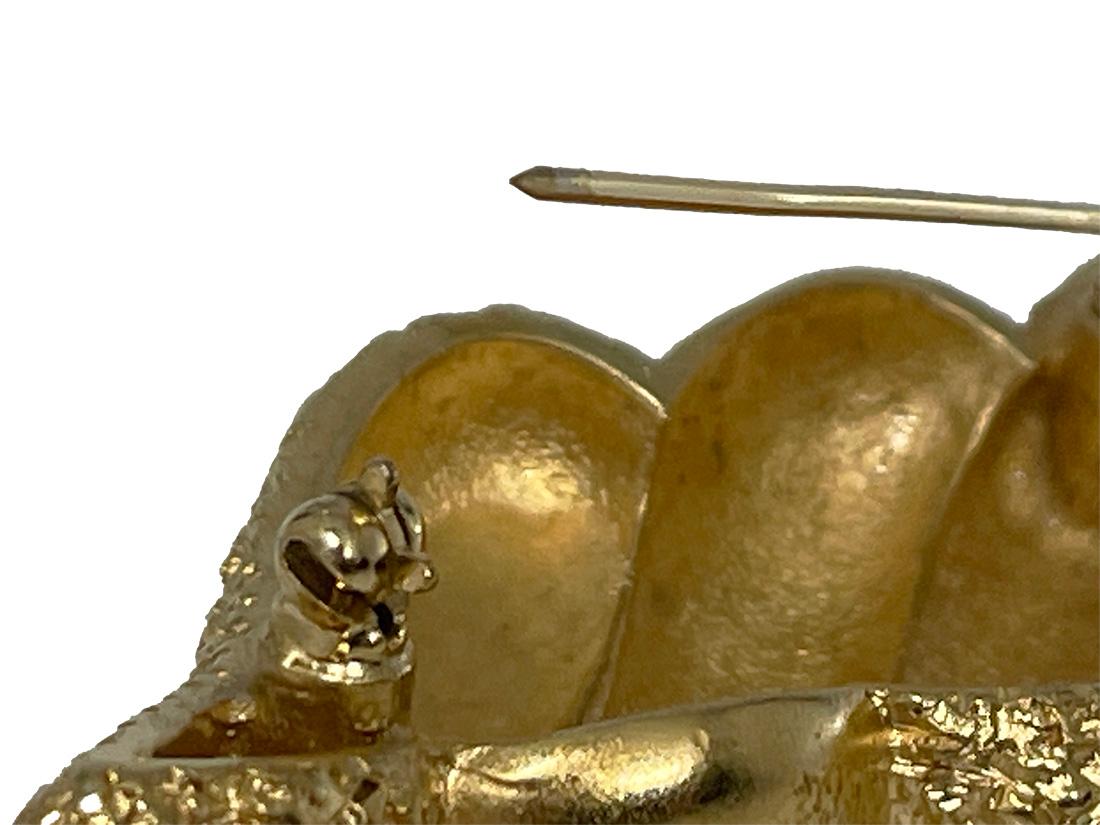 20th Century French gold tone brooch by Nina Ricci, 1980s For Sale