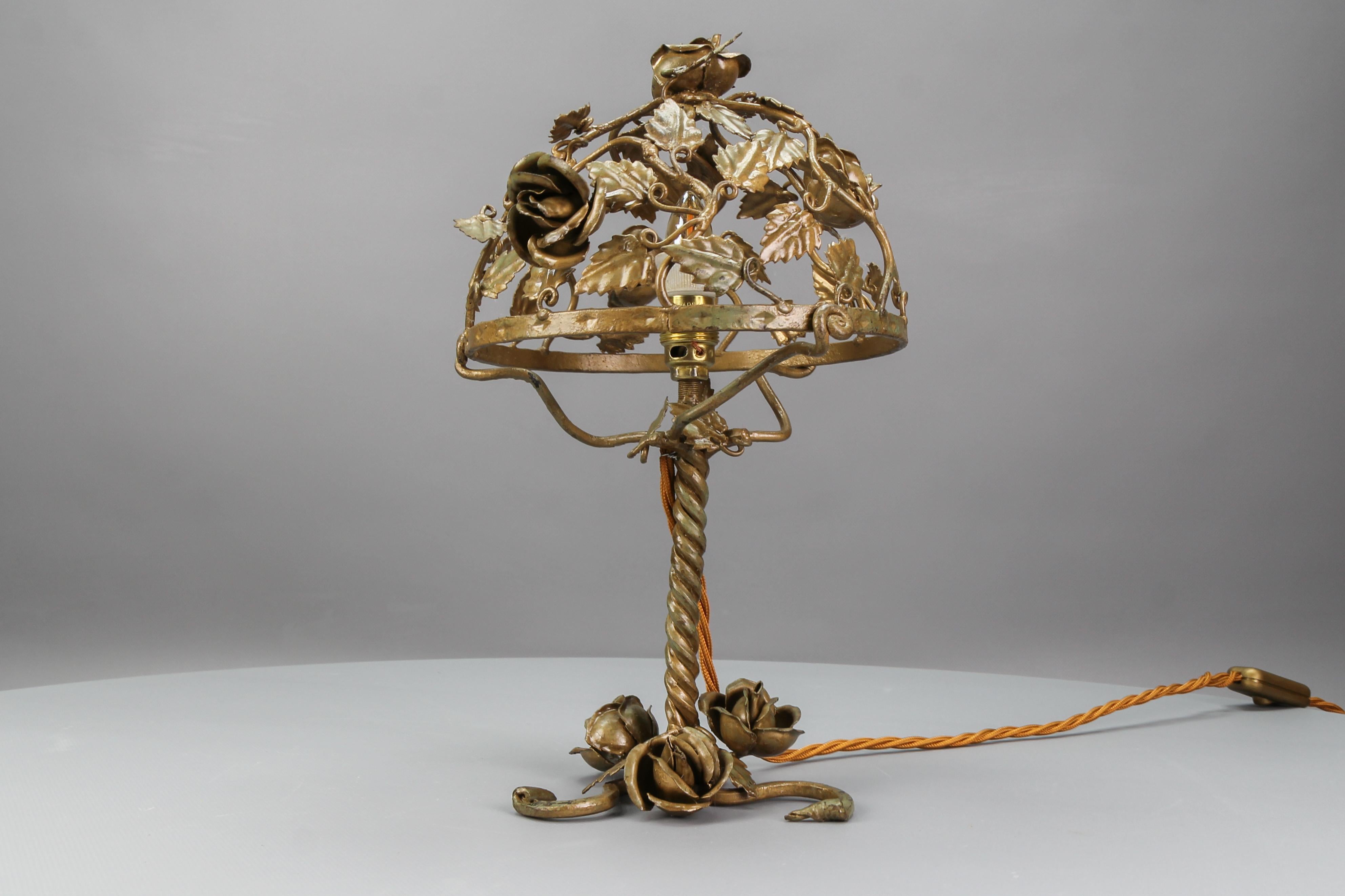 French Golden Metal Roses Table Lamp, ca. 1950s For Sale 4