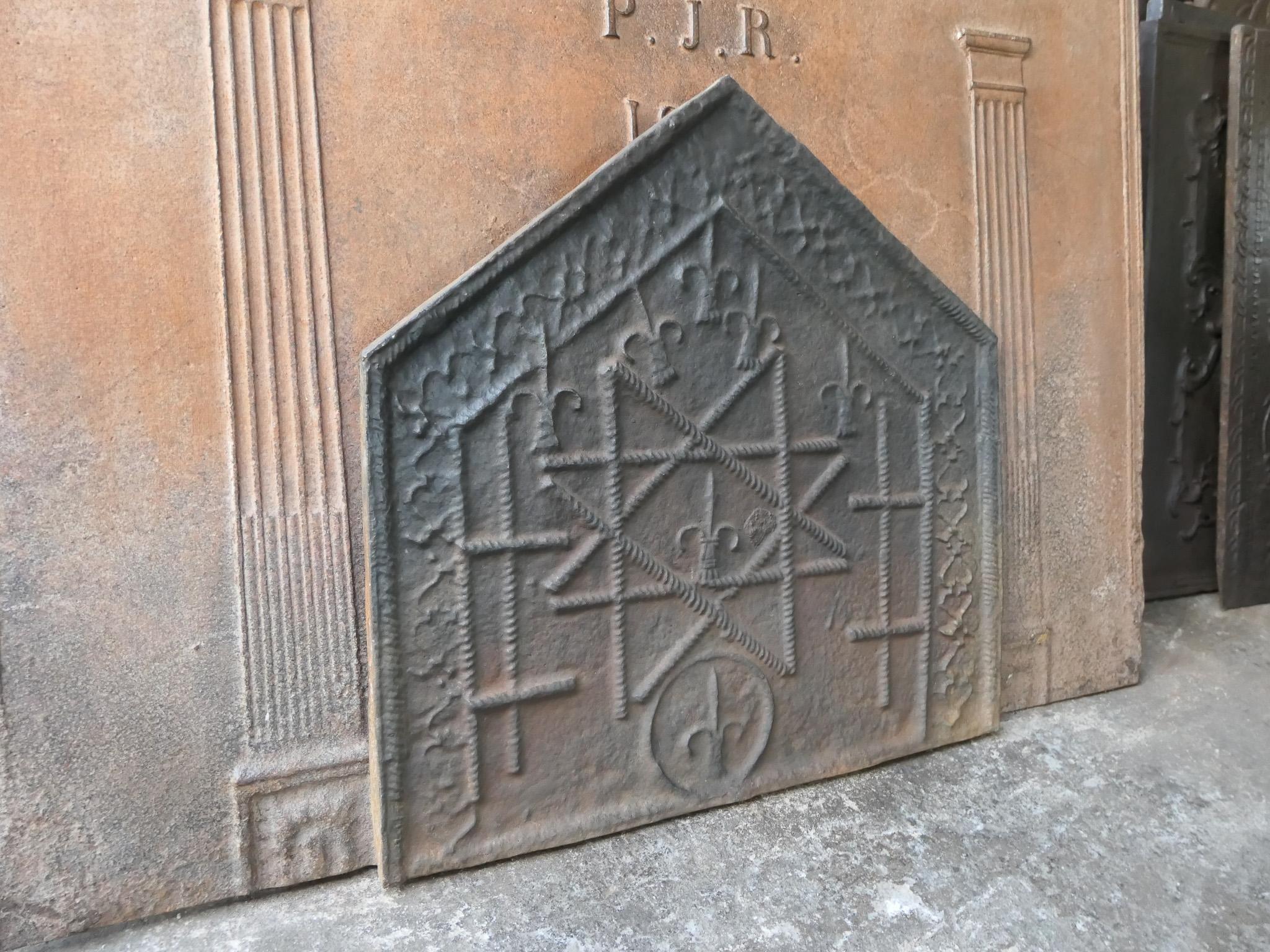 French 'Gothic Arms' Fireback / Backsplash, 20th Century For Sale 4