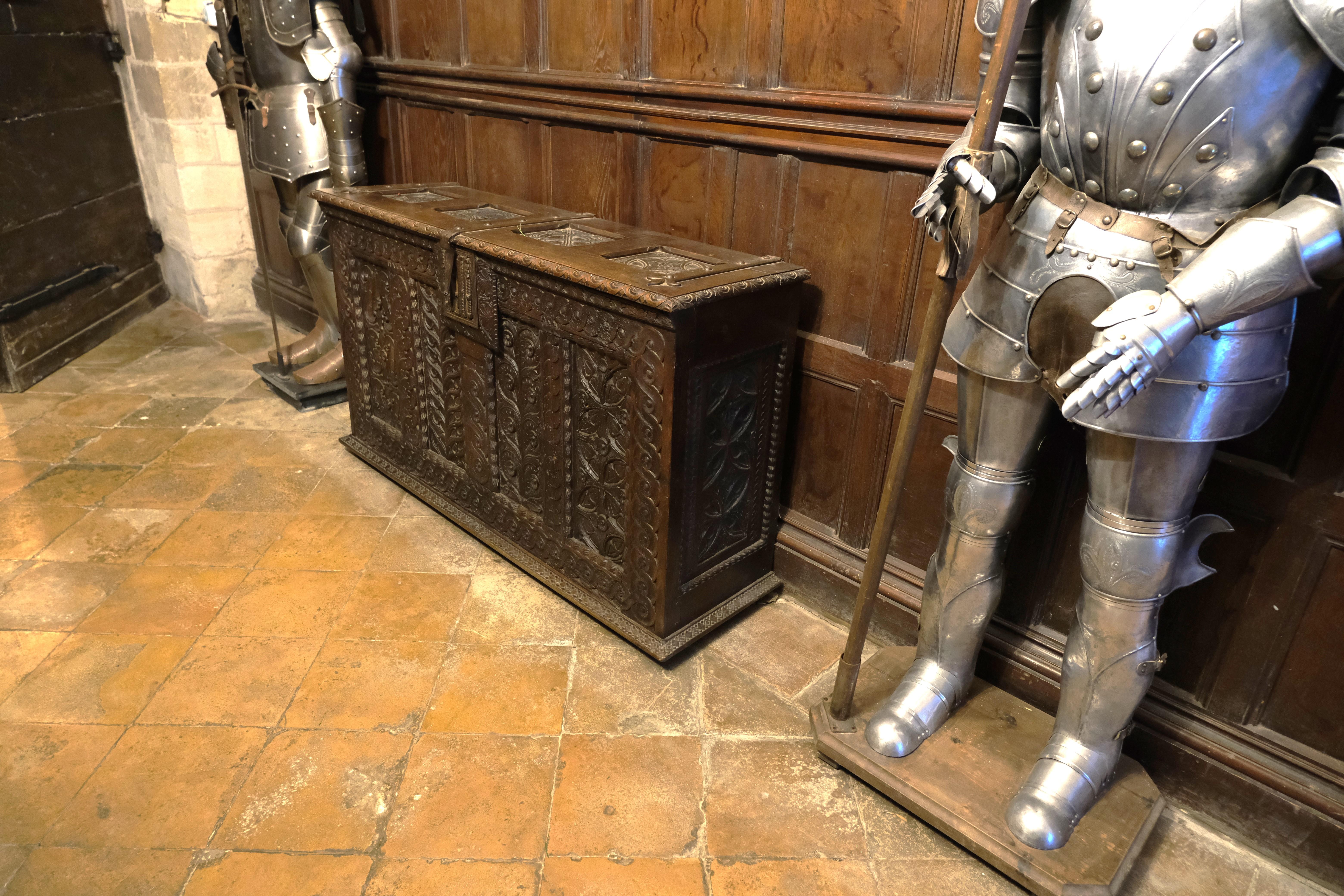 French Gothic country house coffer In Fair Condition For Sale In Cheltenham, GB