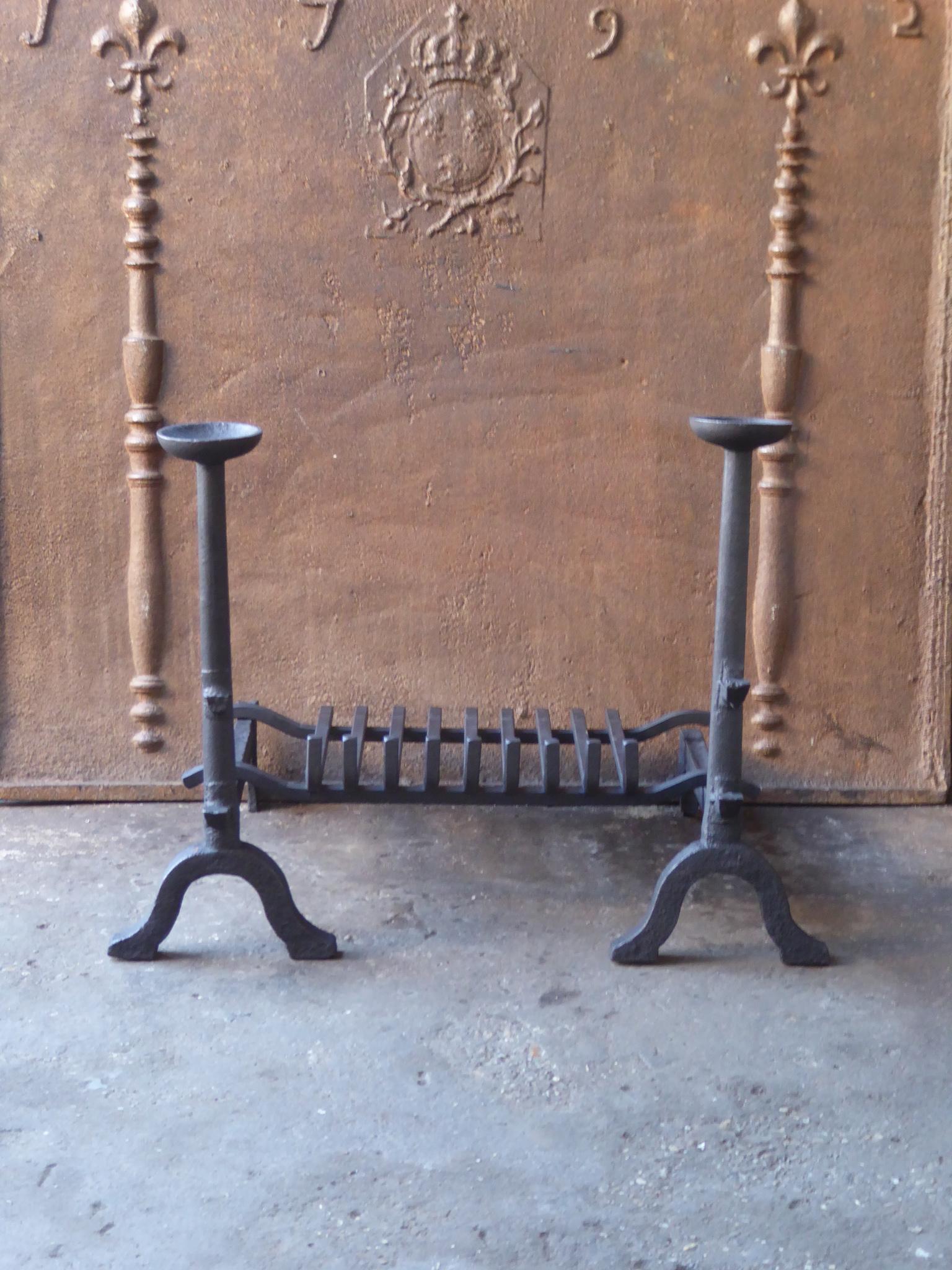 18th - 19th Century French Gothic Style fireplace basket - fire basket made of wrought iron and cast iron. The basket is in a good condition and is fully functional. The total width of the front of the fireplace grate is 70.0 cm or 27.6 inch.