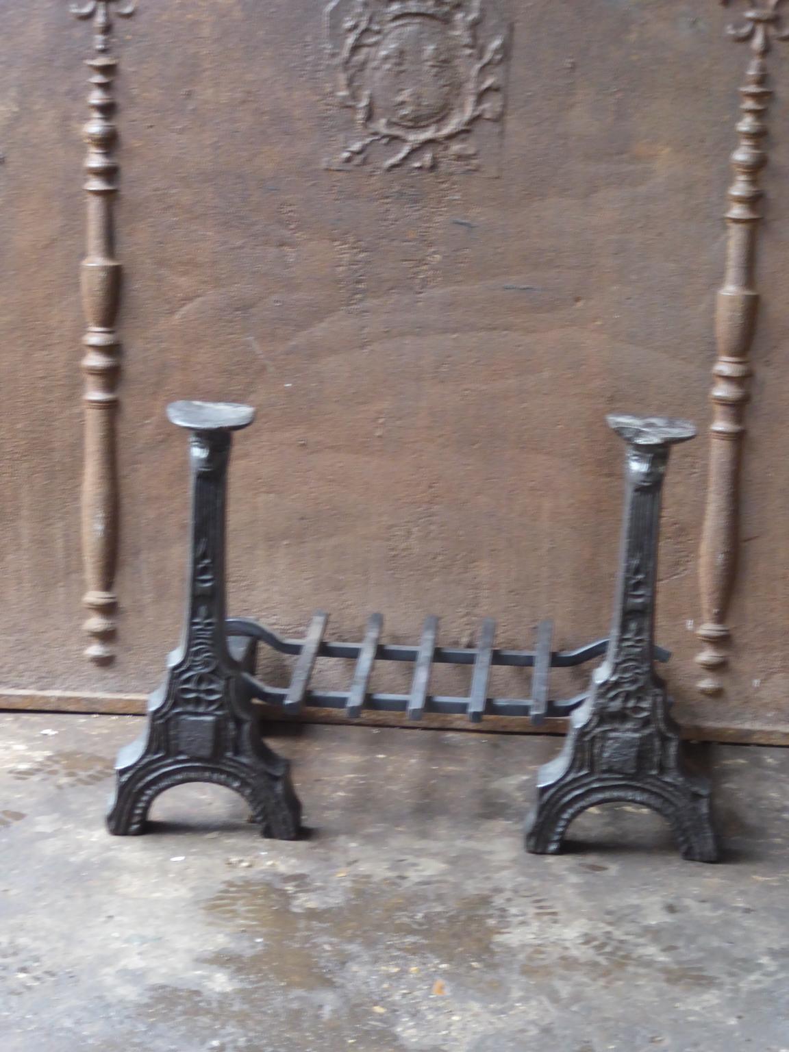 French Gothic Fireplace Grate or Fire Basket, 15th Century In Good Condition For Sale In Amerongen, NL