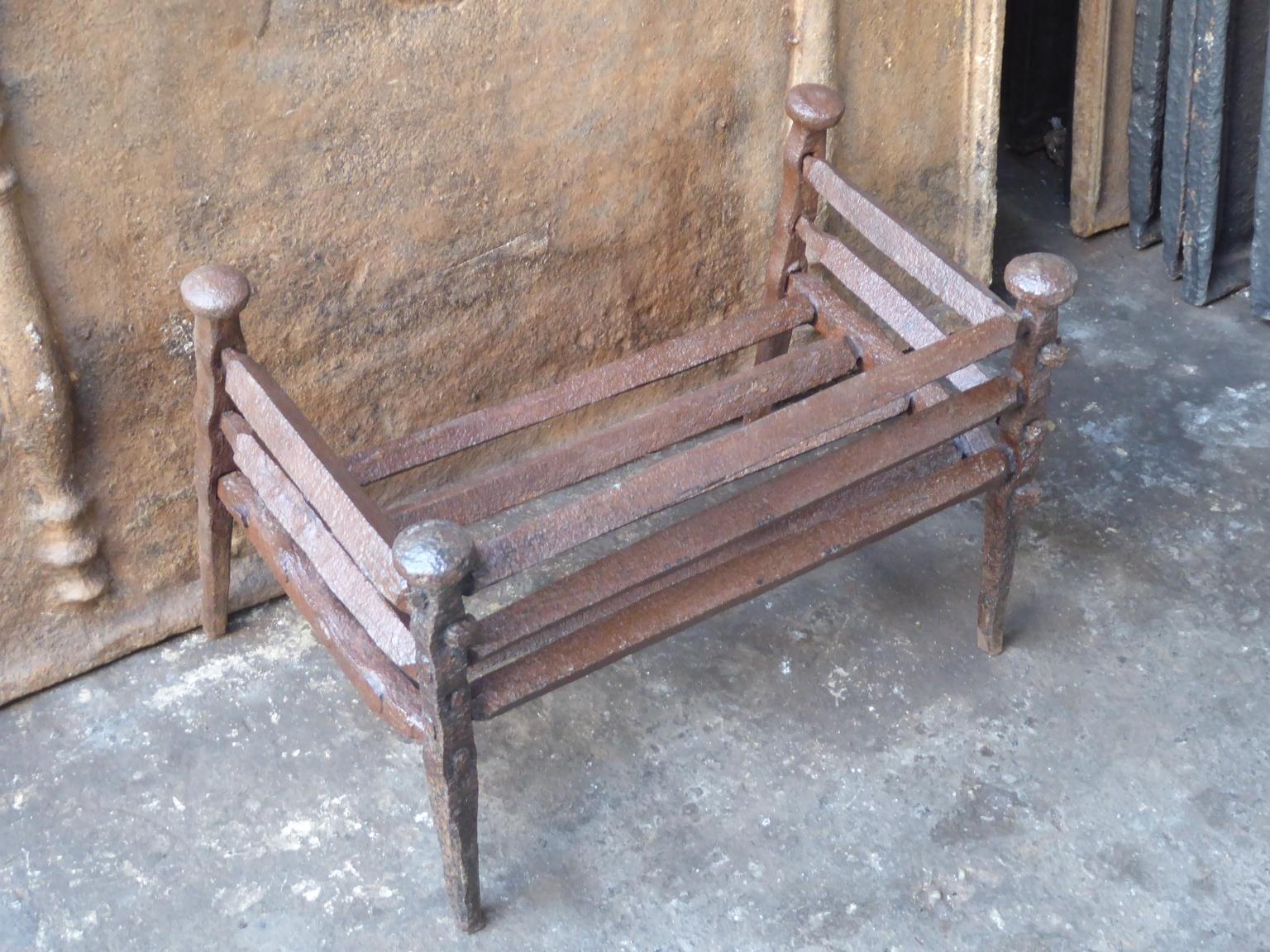 French Gothic Fireplace Grate or Fire Basket, 17th Century In Good Condition In Amerongen, NL