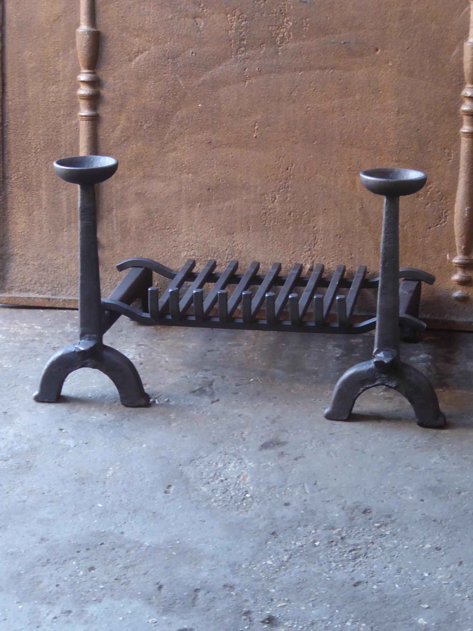 French Gothic Fireplace Grate or Fire Basket, 17th Century In Good Condition In Amerongen, NL