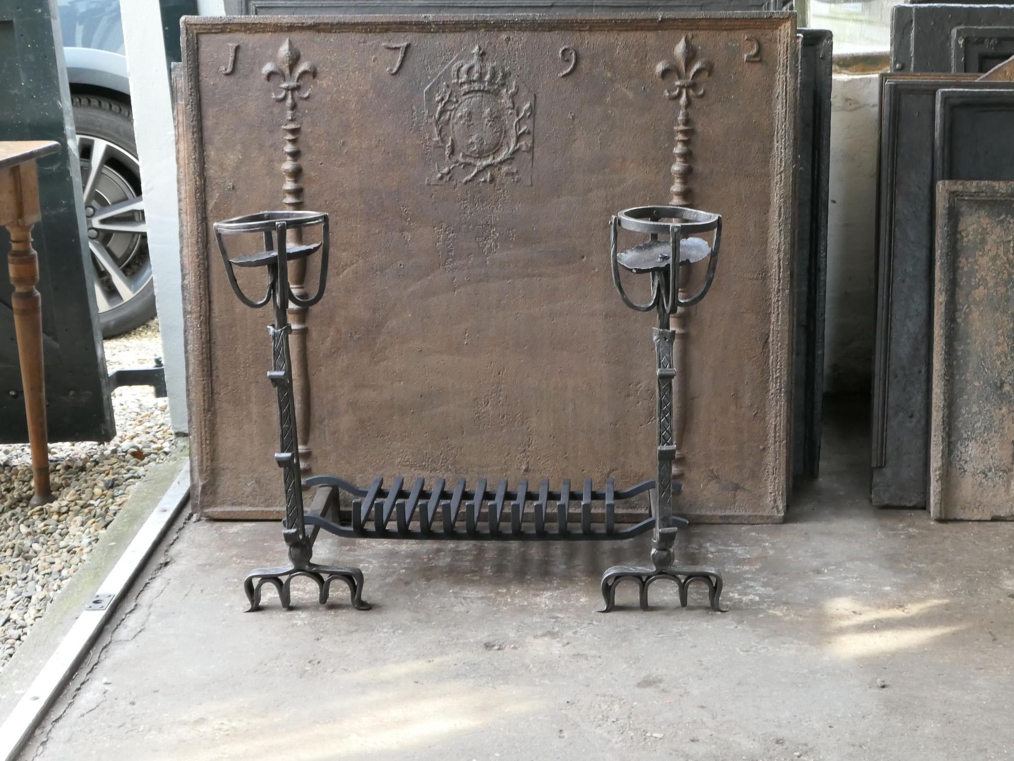French Gothic Fireplace Grate or Fire Basket, 17th Century In Good Condition For Sale In Amerongen, NL
