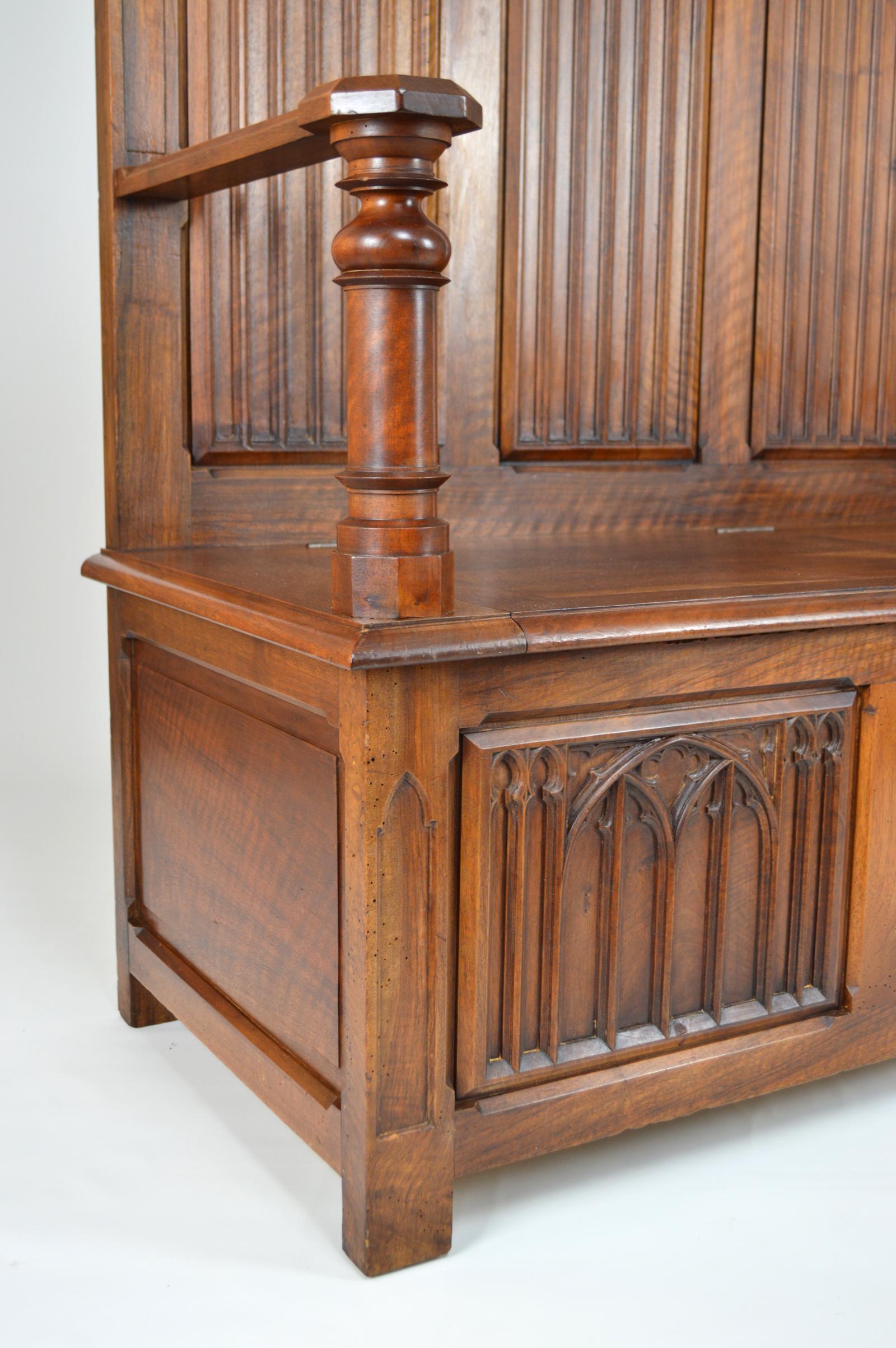French Gothic Hall Chest Bench in Carved Walnut, circa 1890 For Sale 4