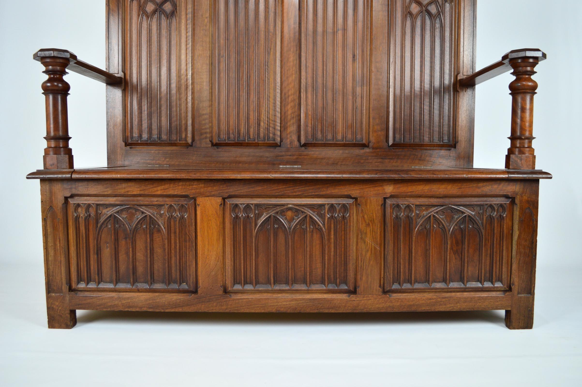French Gothic Hall Chest Bench in Carved Walnut, circa 1890 For Sale 7