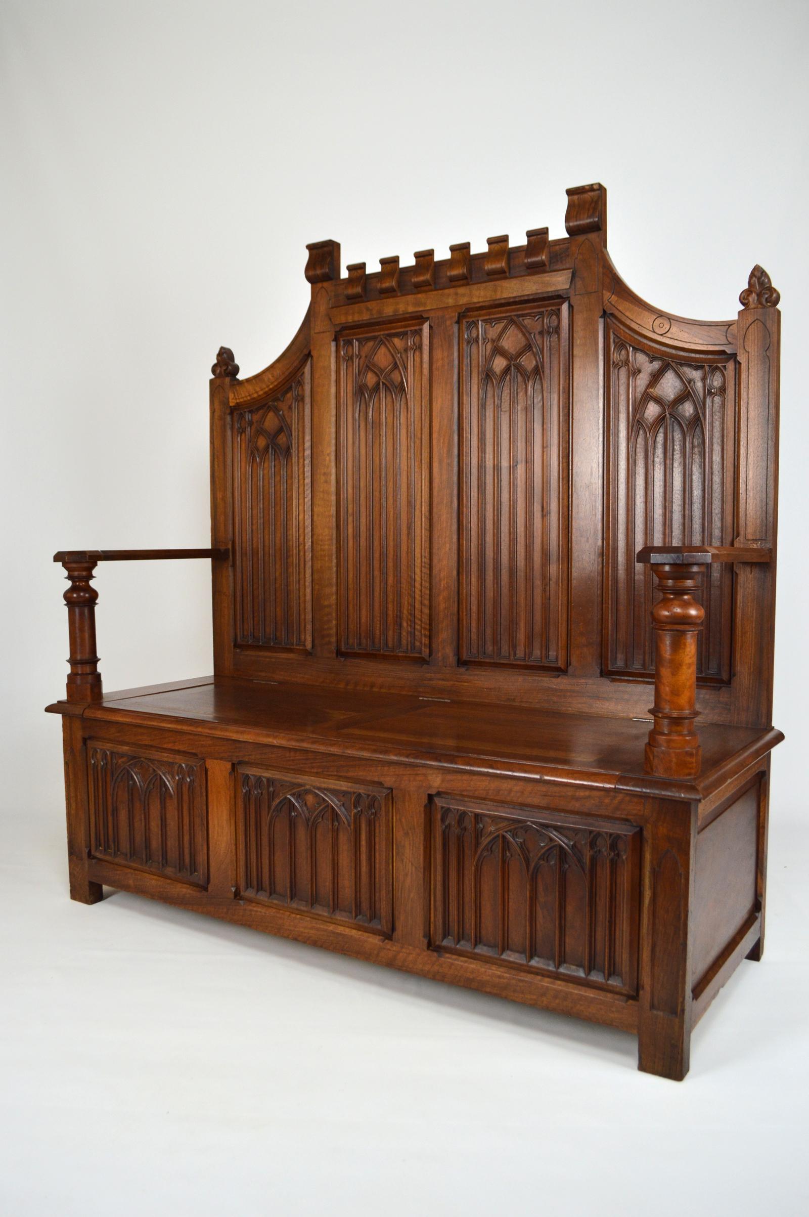 Gothic Revival French Gothic Hall Chest Bench in Carved Walnut, circa 1890 For Sale