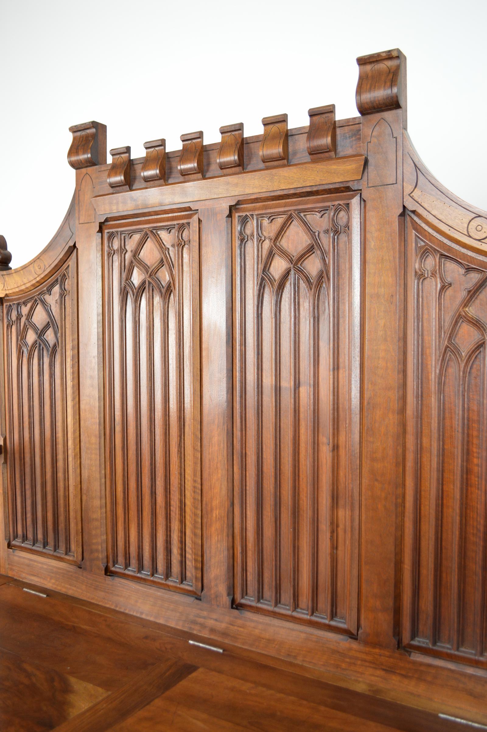 Late 19th Century French Gothic Hall Chest Bench in Carved Walnut, circa 1890 For Sale