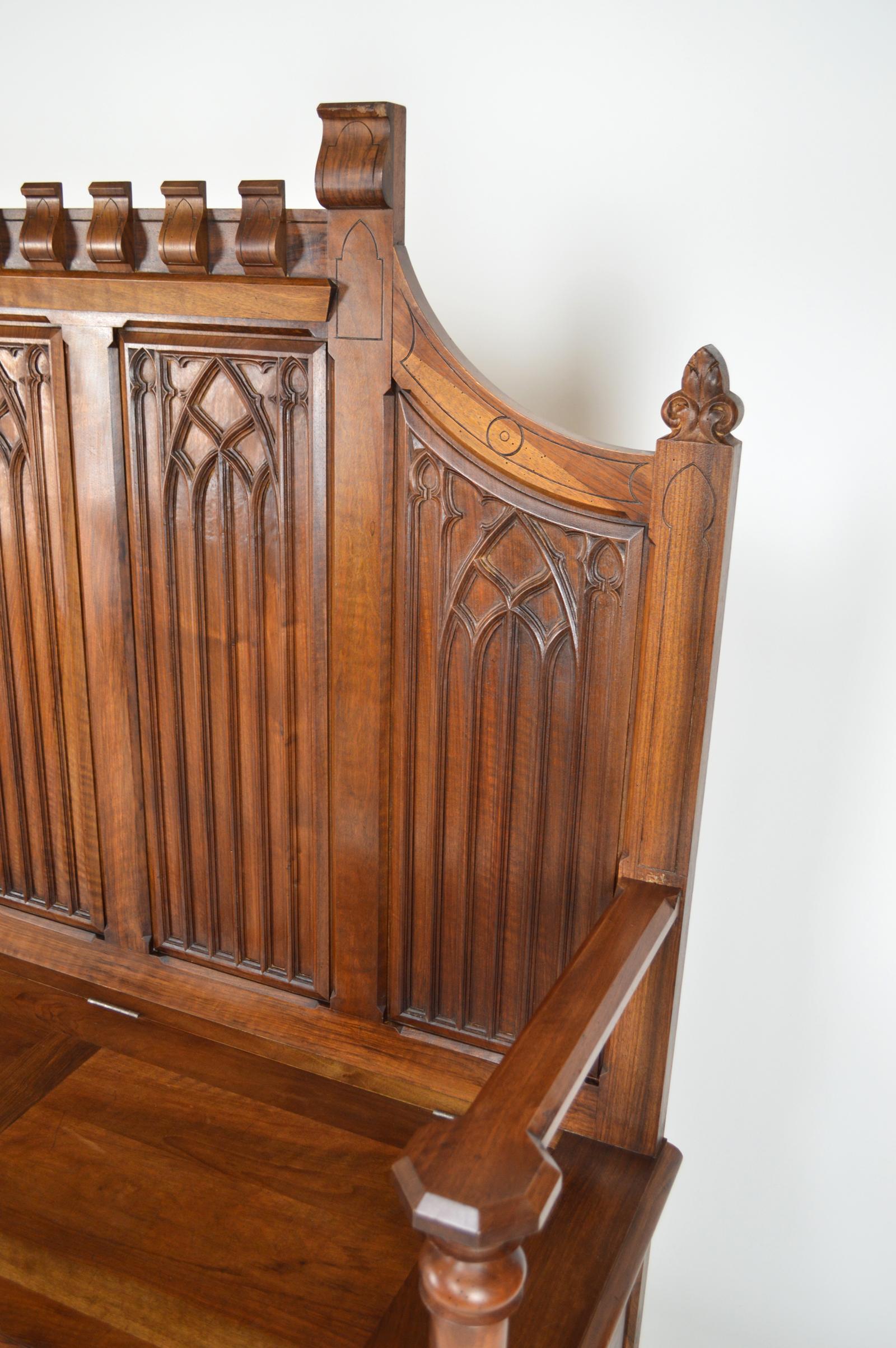 French Gothic Hall Chest Bench in Carved Walnut, circa 1890 For Sale 1