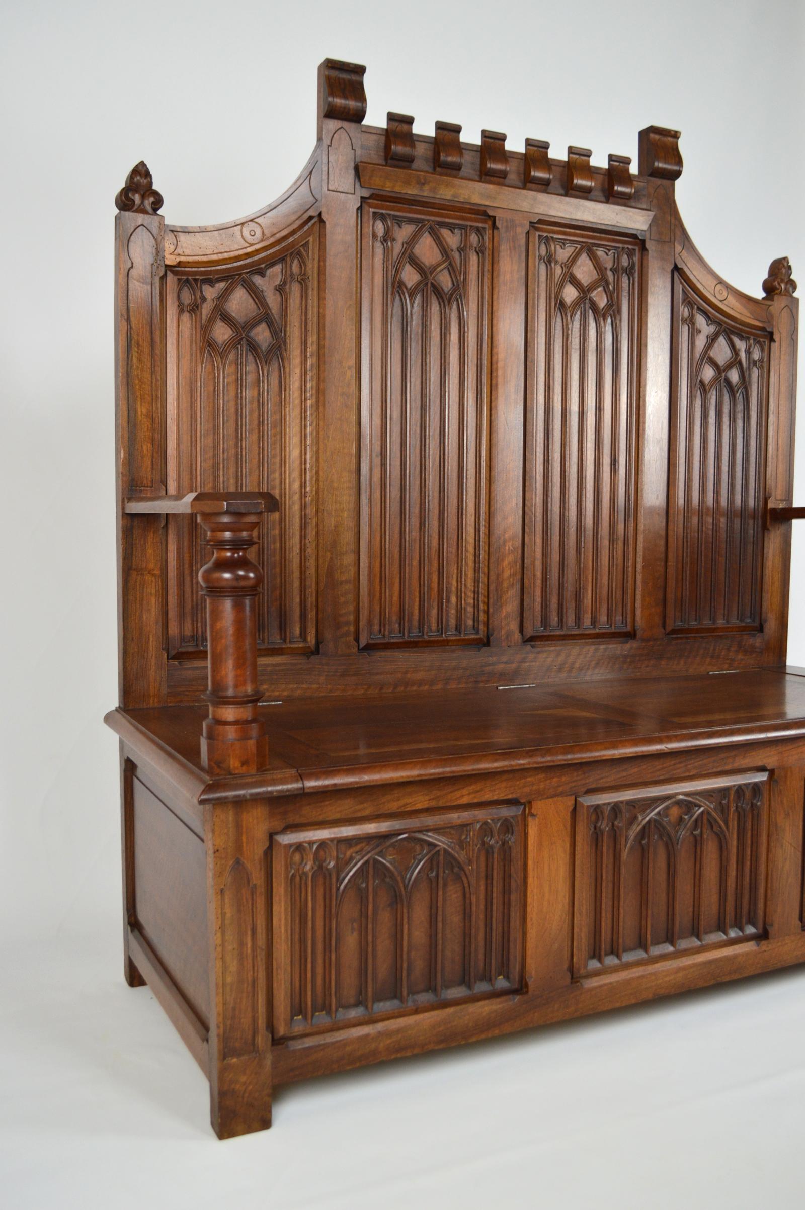 French Gothic Hall Chest Bench in Carved Walnut, circa 1890 For Sale 2
