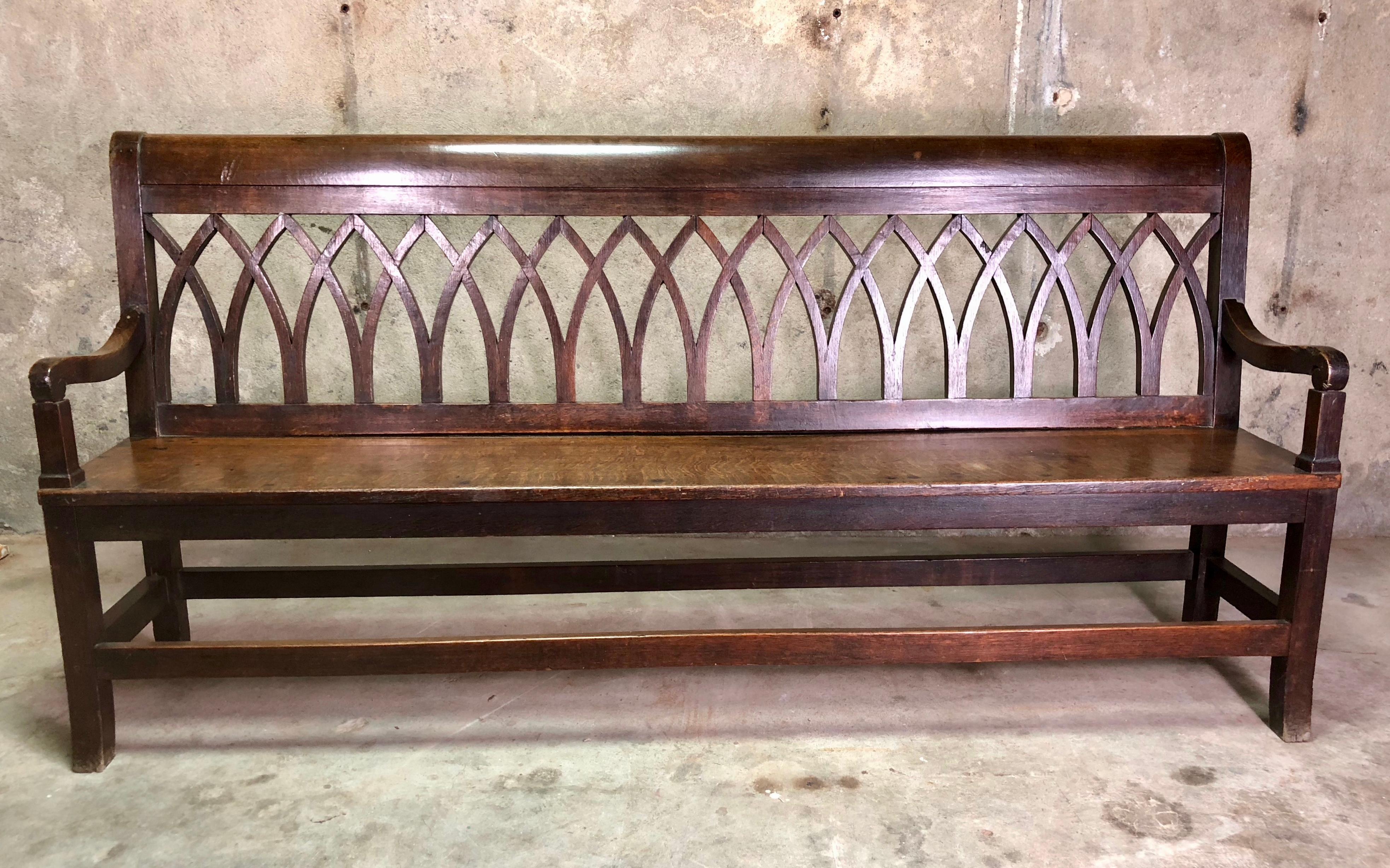 A beautiful long bench in tiger oak.
The back is an elegant series of gothic fenestrations.
At the back of the top of each arch there is a forged iron support.
Dating back to the late 19th century it is in lovely condition and has developed a