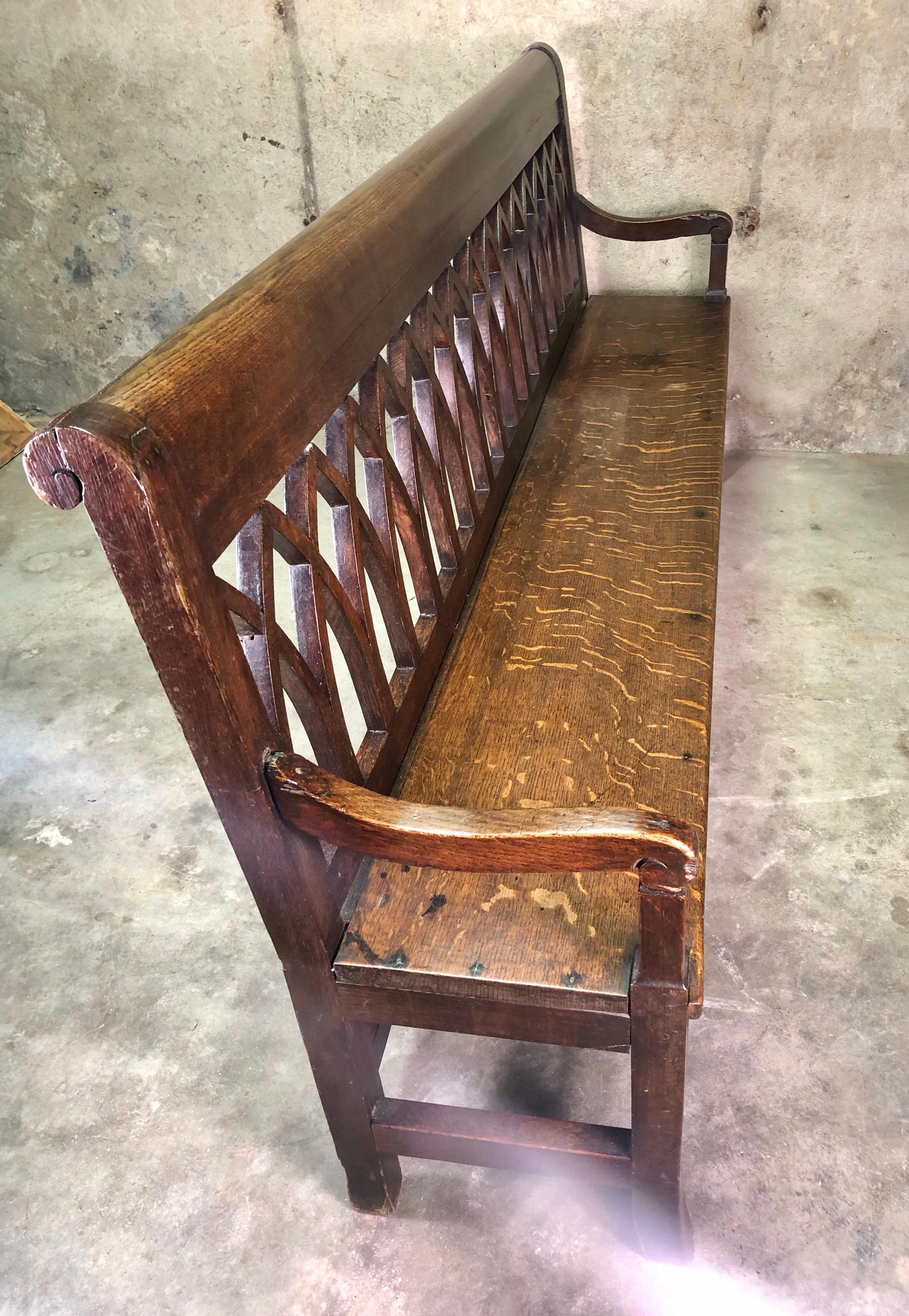 French Gothic Long Bench in Tiger Oak In Good Condition In CHINON, FR