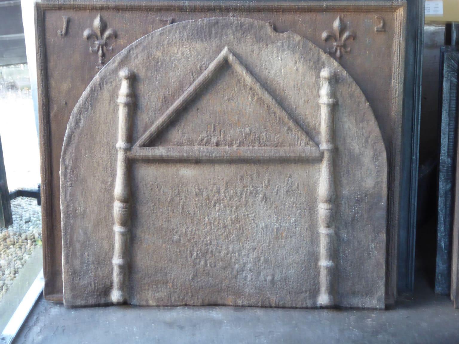 16th century French Gothic Period fireback with two pillars of Hercules and a pediment.

The pillar refers to the club of Hercules, his favorite weapon. It symbolizes power. Since antiquity, the ‘Pillars of Hercules’ are also the name of the