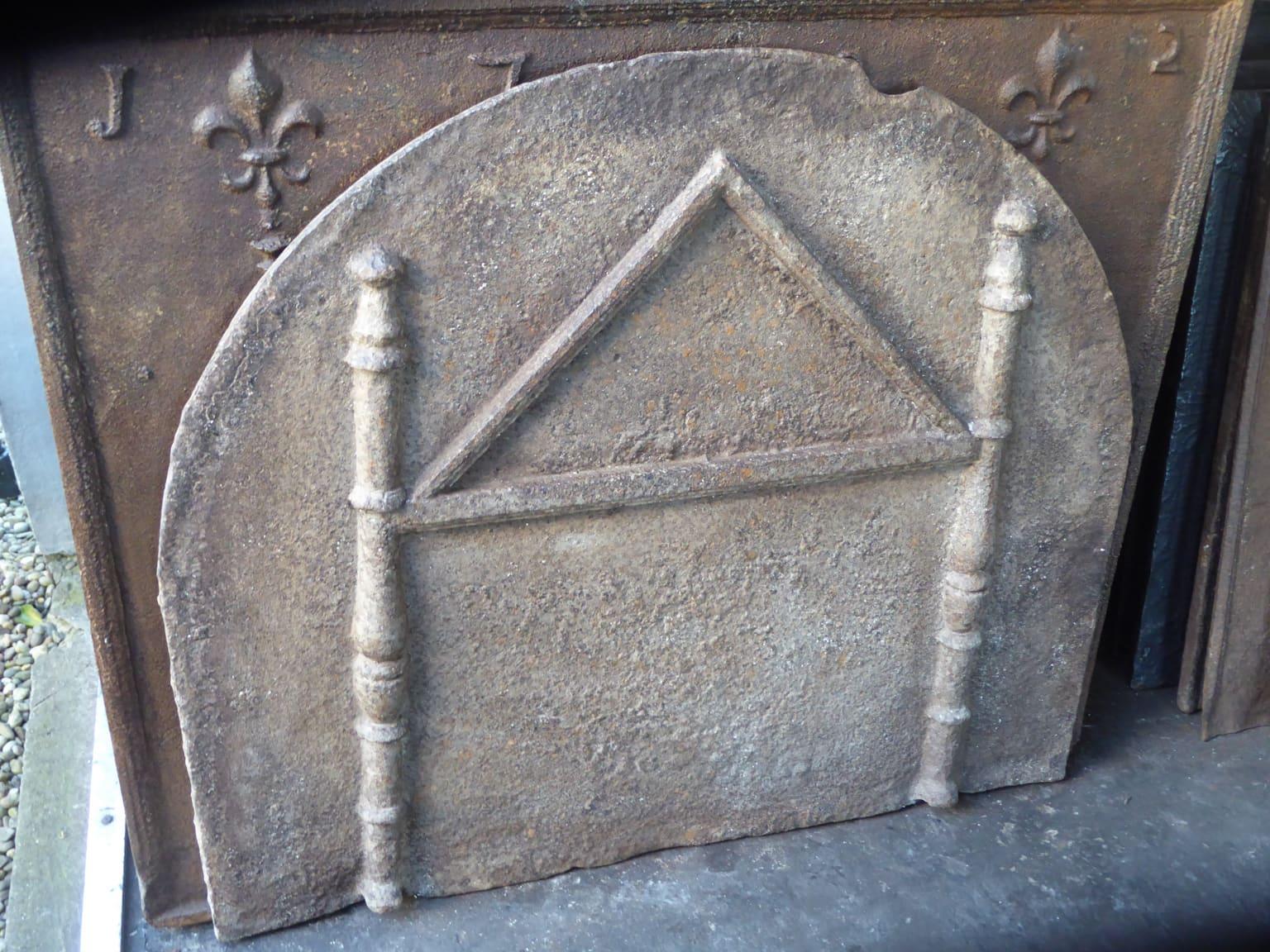 Cast French Gothic Period 'Pillars and Pediment' Fireback / Backspash, 16th Century For Sale