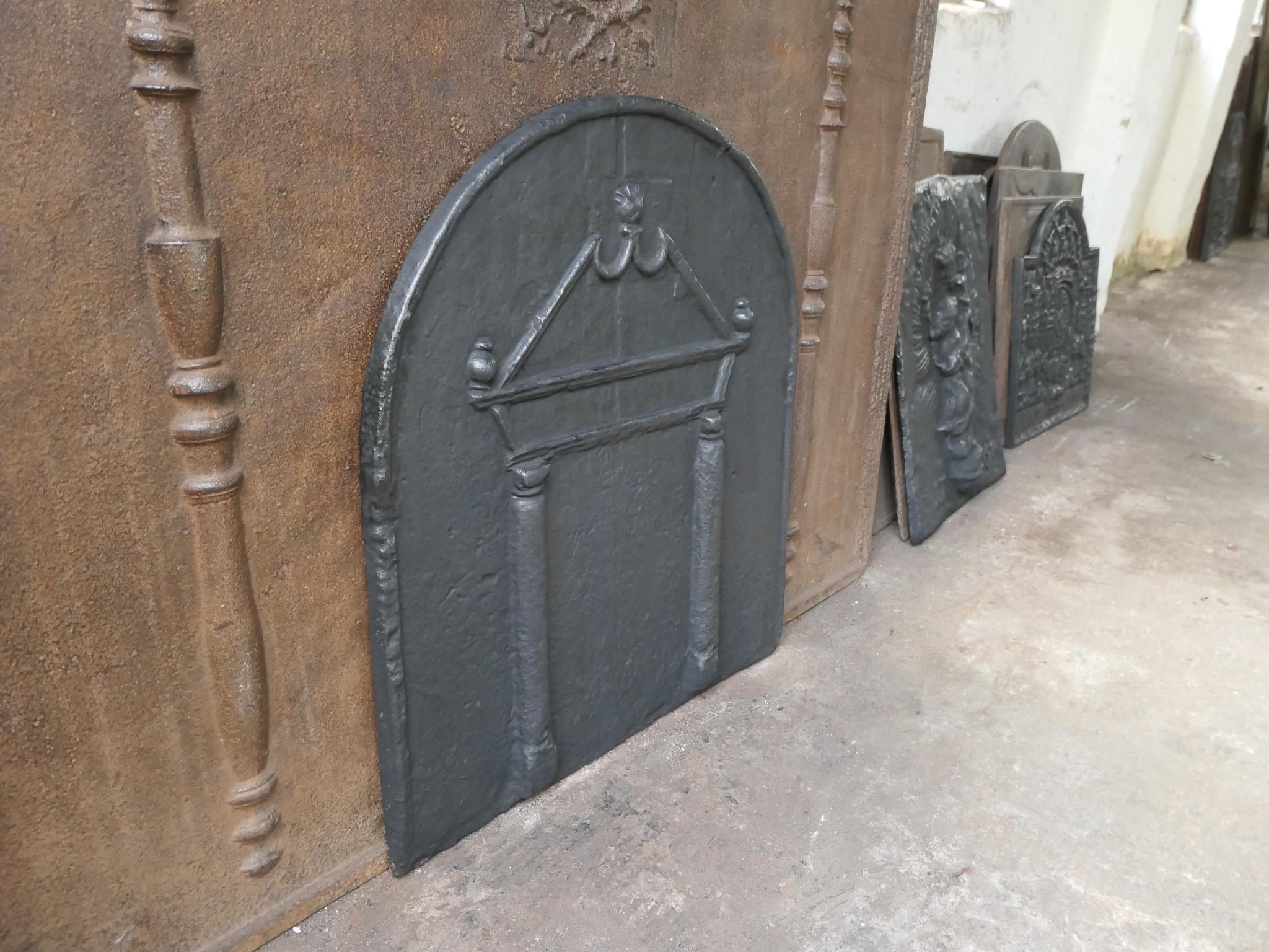 French Gothic 'Pillars and Pediment' Fireback, 17th Century For Sale 5