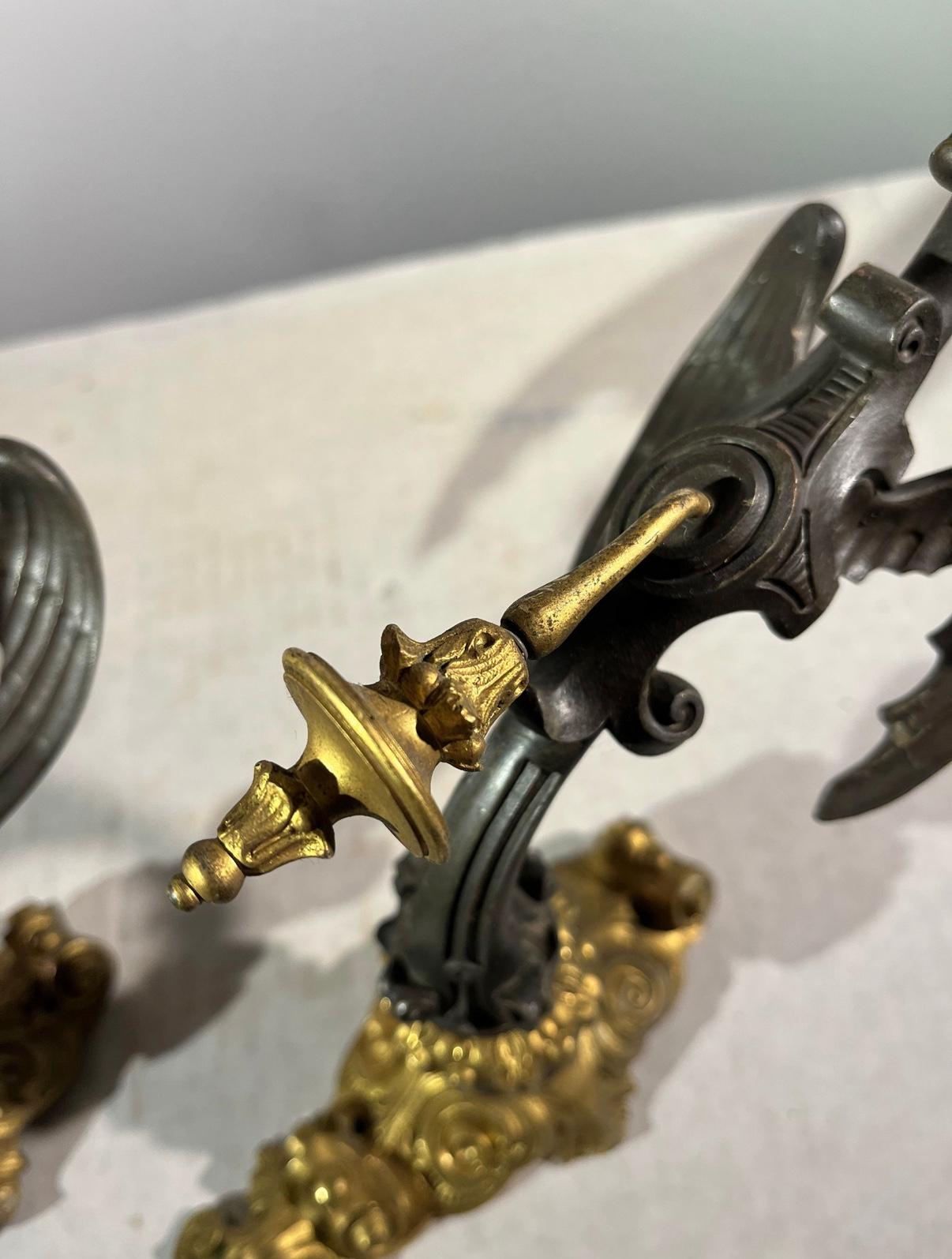 Französische Gotik-Revival-Bronze-Krawattenrückenlehnen mit Drachenform, Rocaille-Sockel, um 1850 im Angebot 6