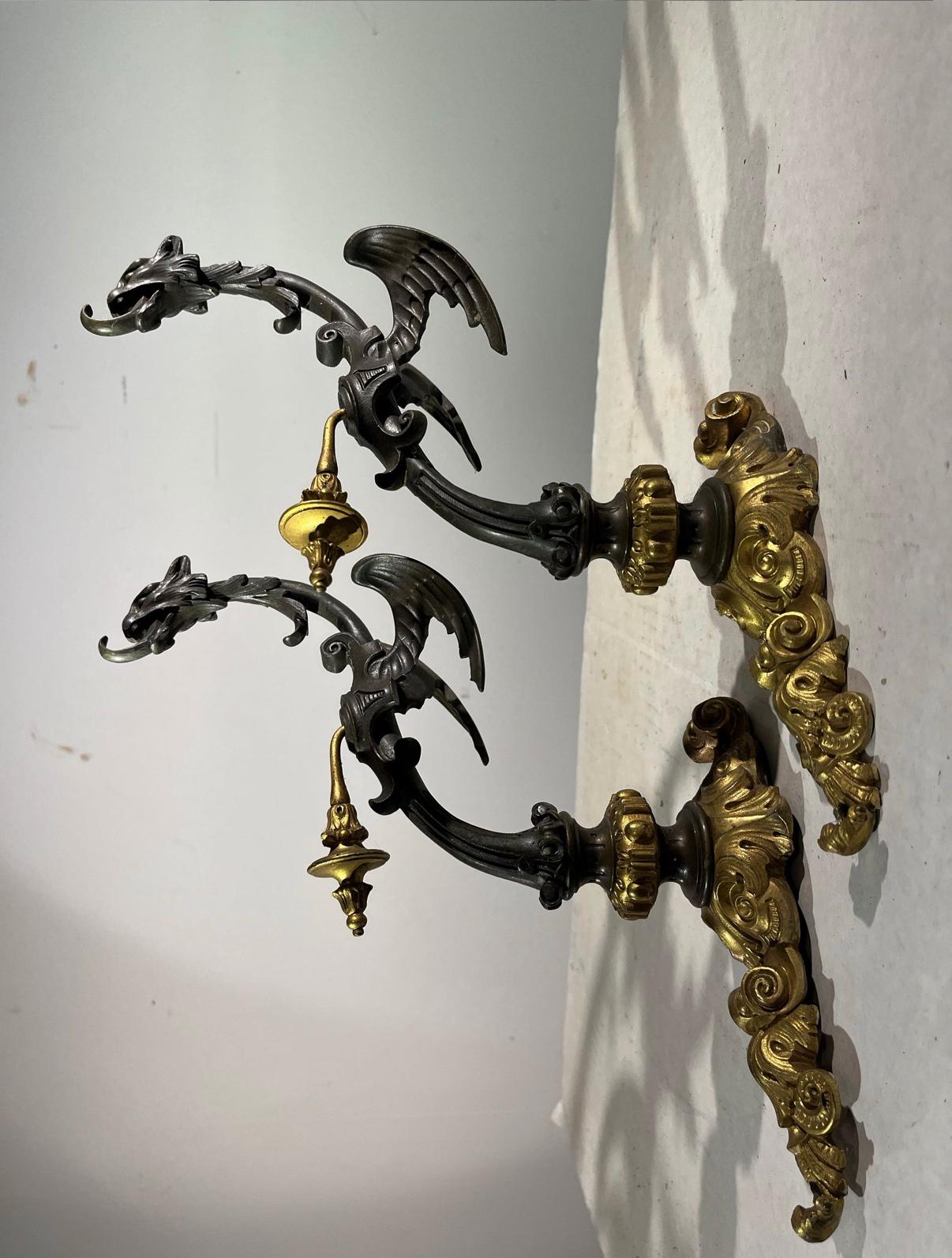 Französische Gotik-Revival-Bronze-Krawattenrückenlehnen mit Drachenform, Rocaille-Sockel, um 1850 im Angebot 3