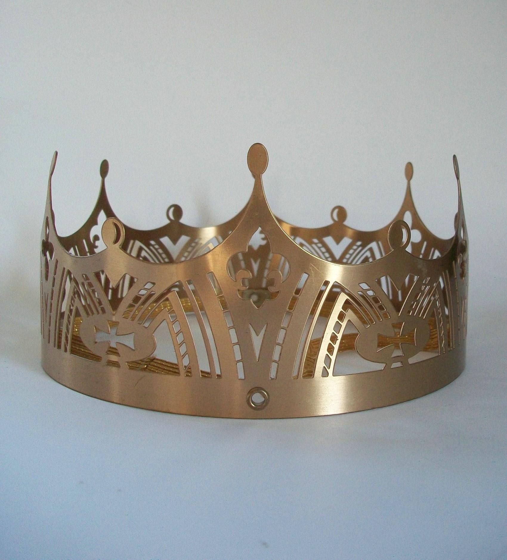 French Gothic Revival Style Pierced Metal Crown, Europe, Late 20th Century For Sale 1
