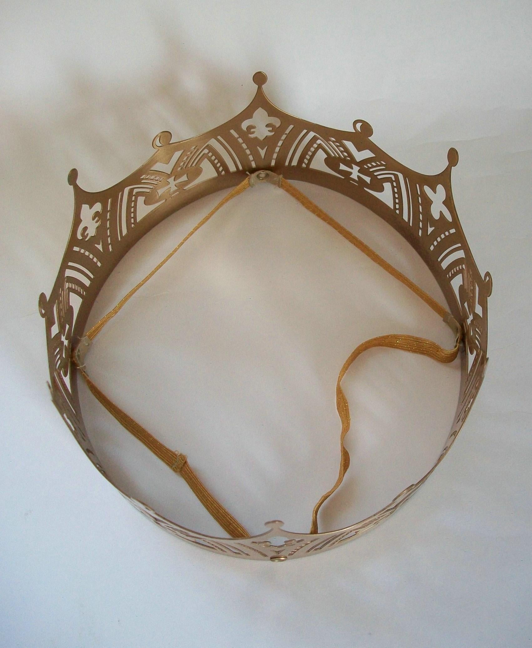 French Gothic Revival Style Pierced Metal Crown, Europe, Late 20th Century For Sale 4