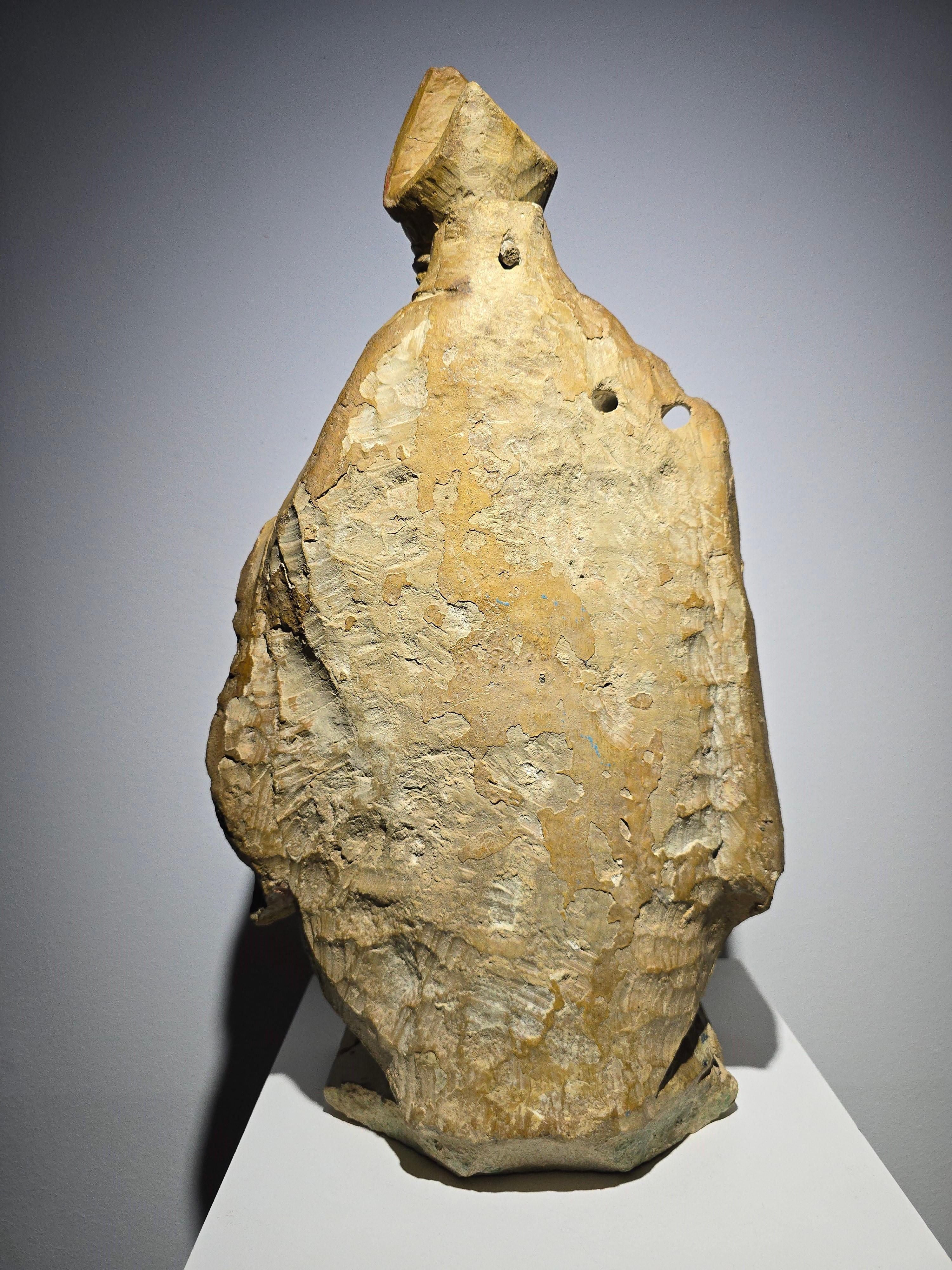 Scultura gotica francese in pietra raffigurante un vescovo - XV secolo in vendita 7
