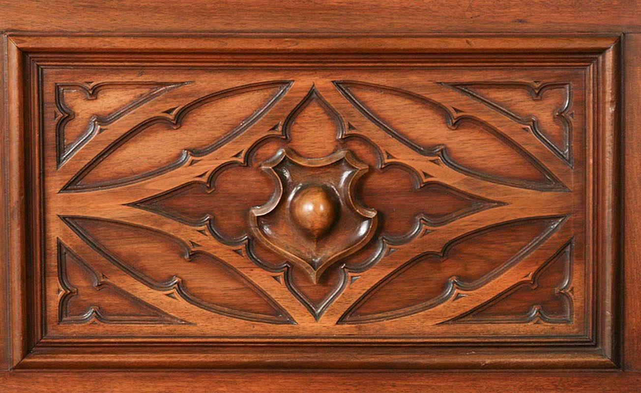 French Gothic Style Bedroom Set, Carved Walnut End of the 19th Century In Good Condition In Casteren, Noord-Brabant