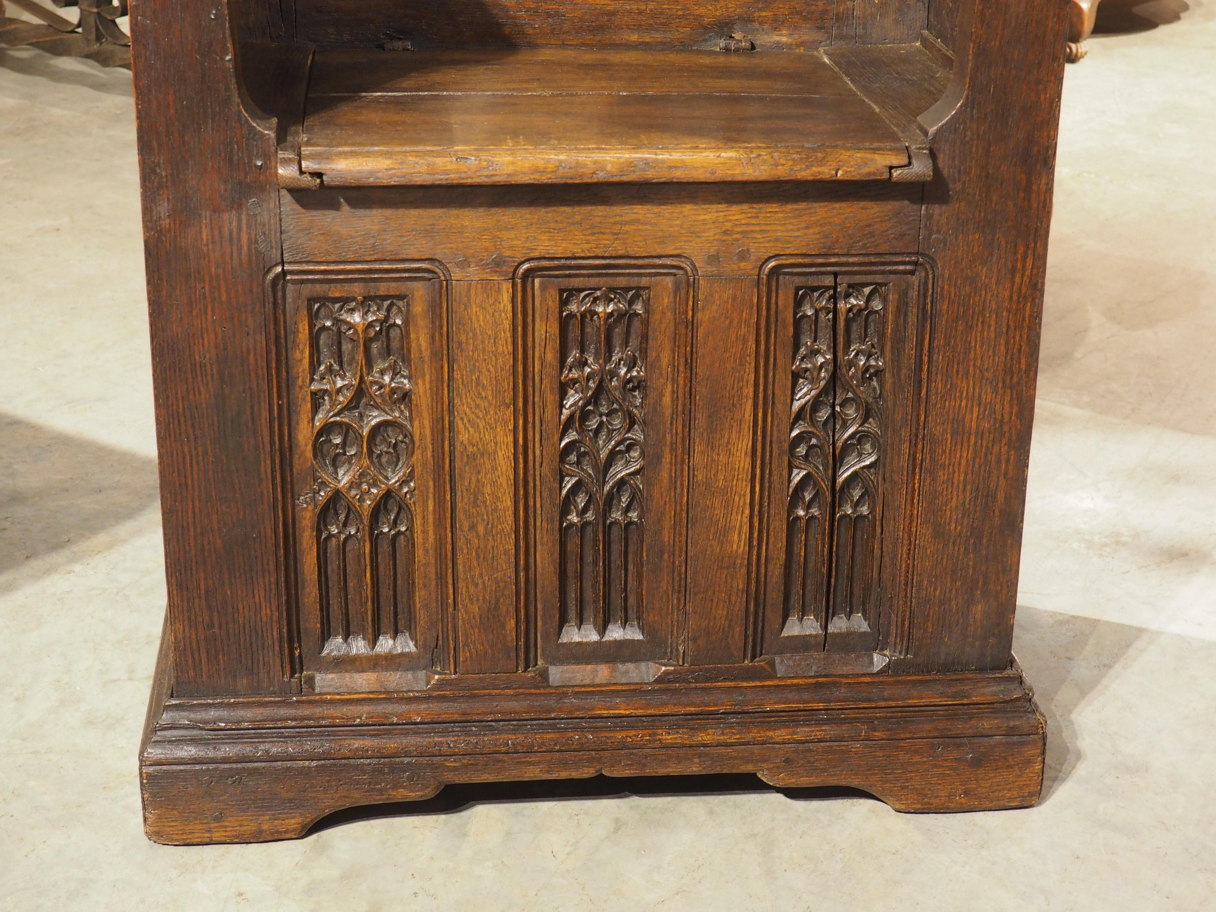 Hand-Carved French Gothic Style Carved Oak Chayère Throne Chair, 19th Century For Sale