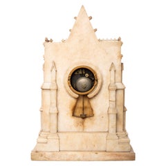 Reloj de chimenea francés de mármol con incrustaciones de estilo gótico Esfera firmada H. Azur à Paris