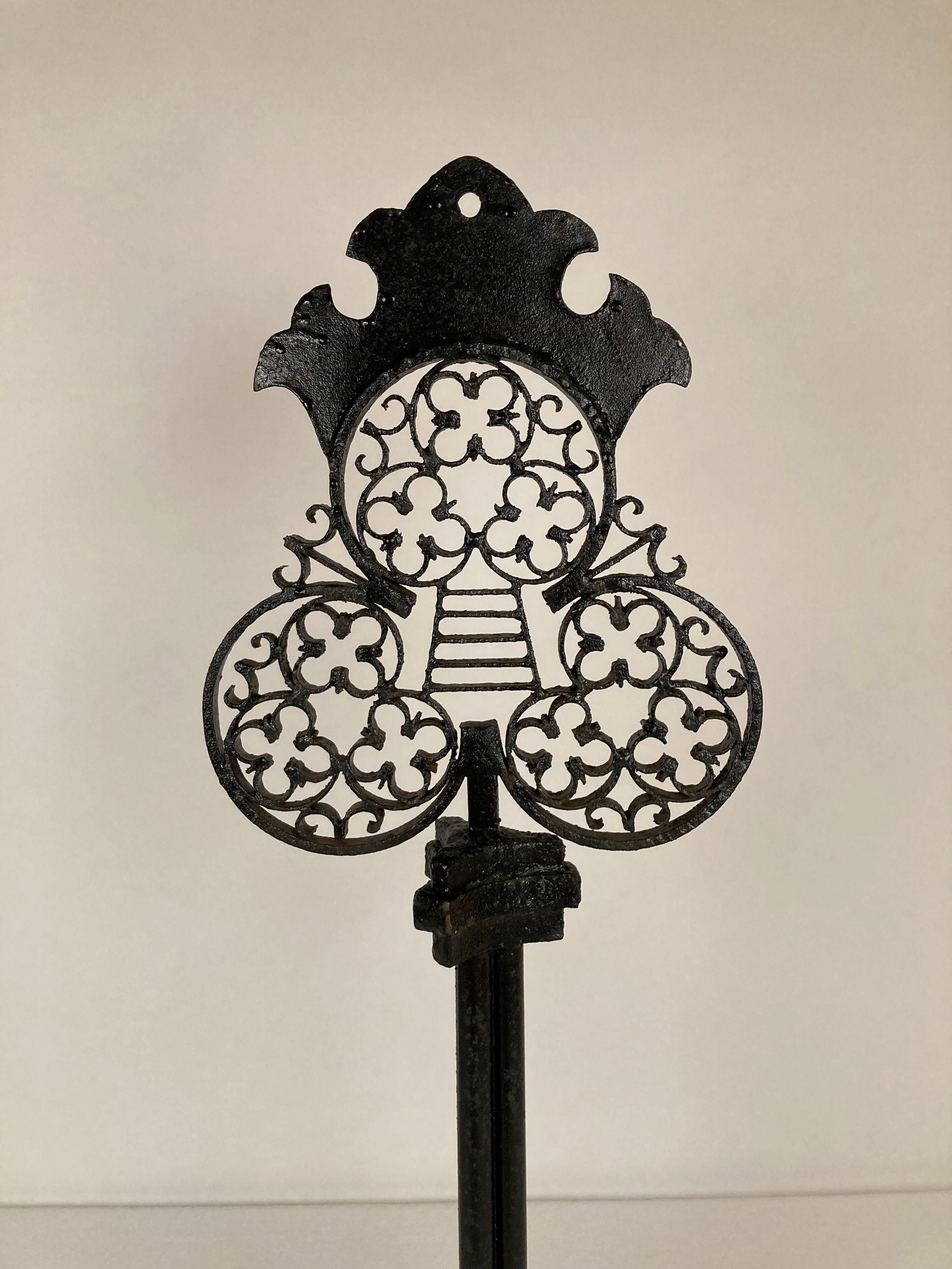 Panneau de serrure-porte-clés géant en fer forgé de style gothique français en vente 5