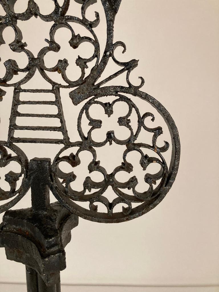 Fer forgé Panneau de serrure-porte-clés géant en fer forgé de style gothique français en vente