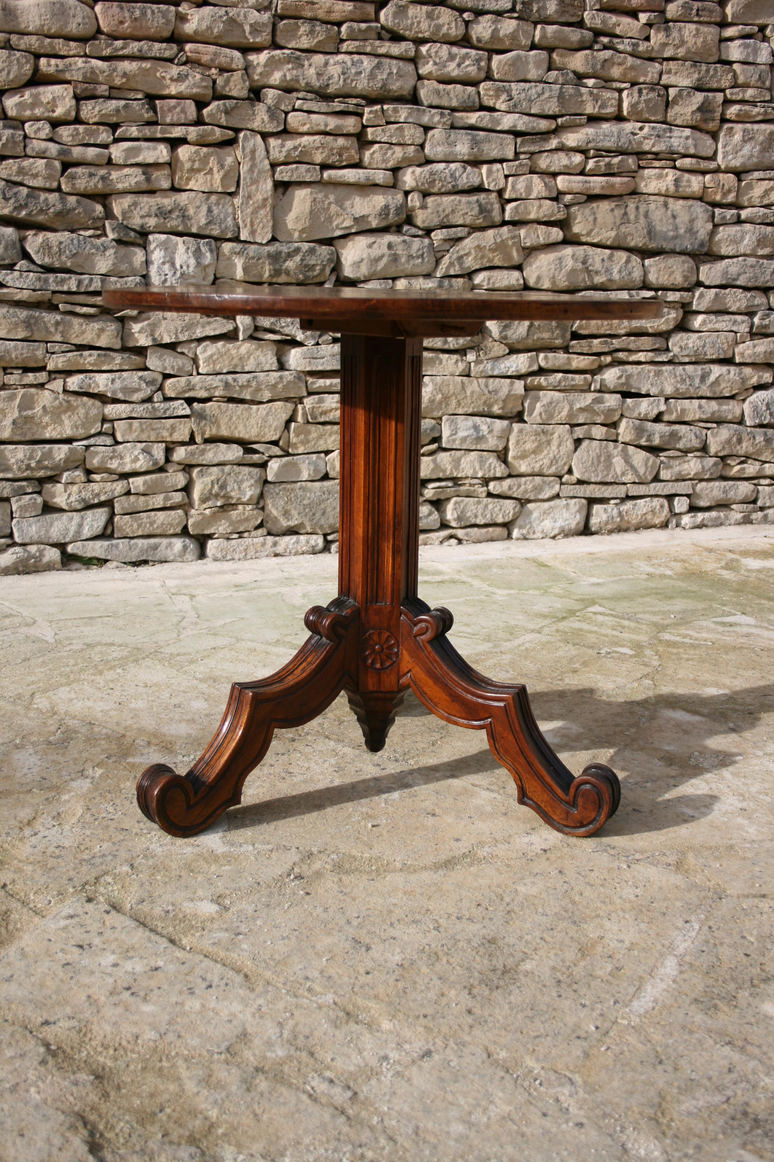 French Gothic Tilt-Top Mahogany Lamp or Side Table In Good Condition For Sale In Tetbury, Gloucestershire